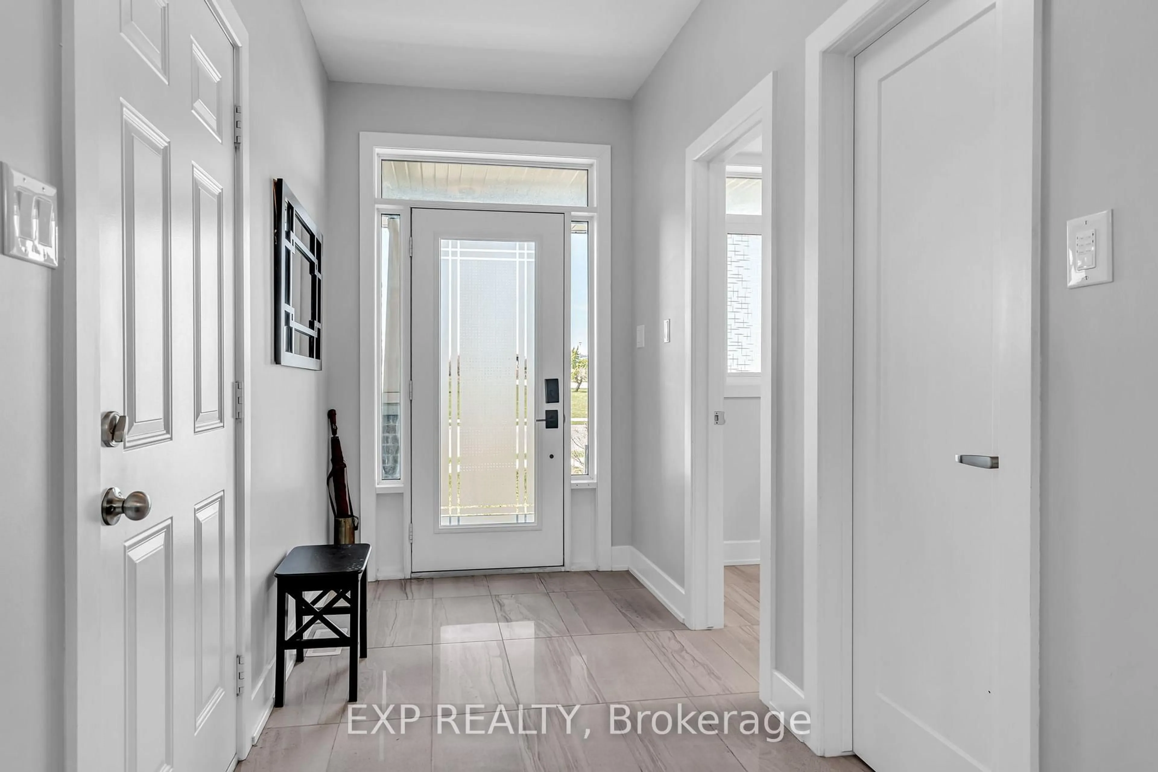 Indoor entryway for 2114 Helene-Campbell Rd, Ottawa Ontario K2J 4J2