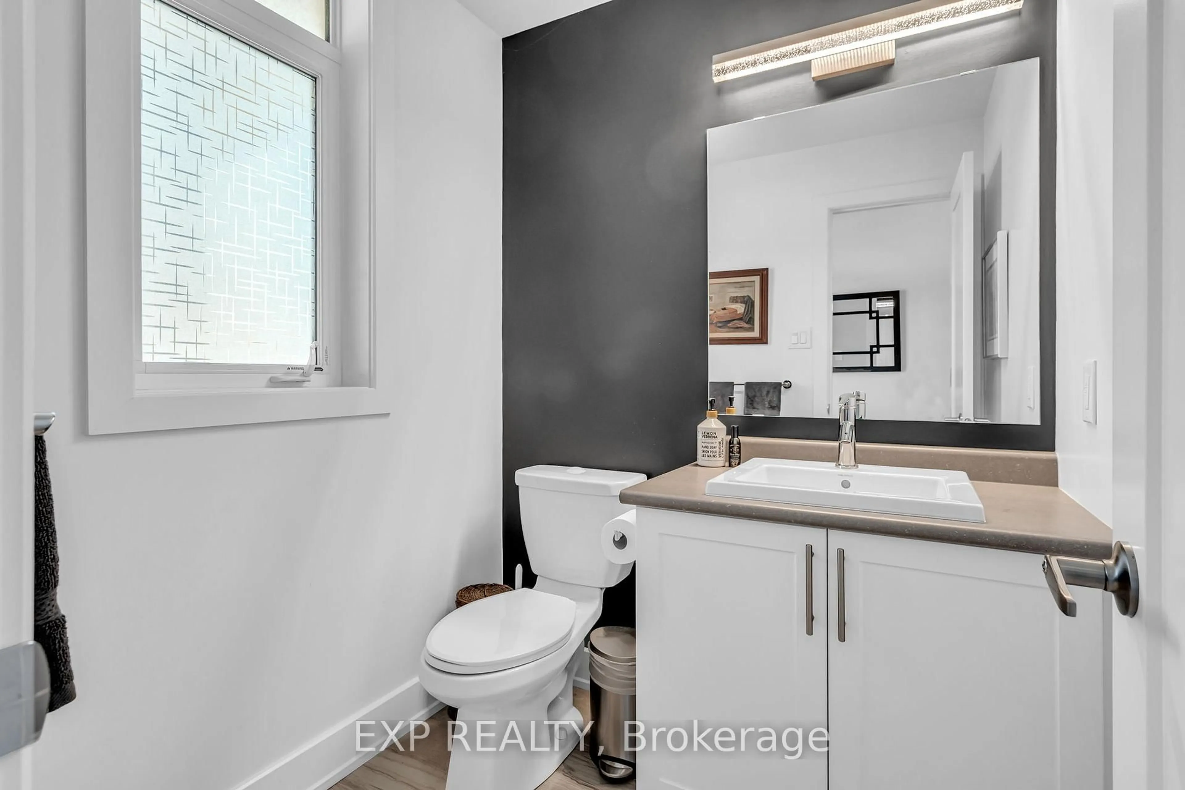 Standard bathroom, ceramic/tile floor for 2114 Helene-Campbell Rd, Ottawa Ontario K2J 4J2