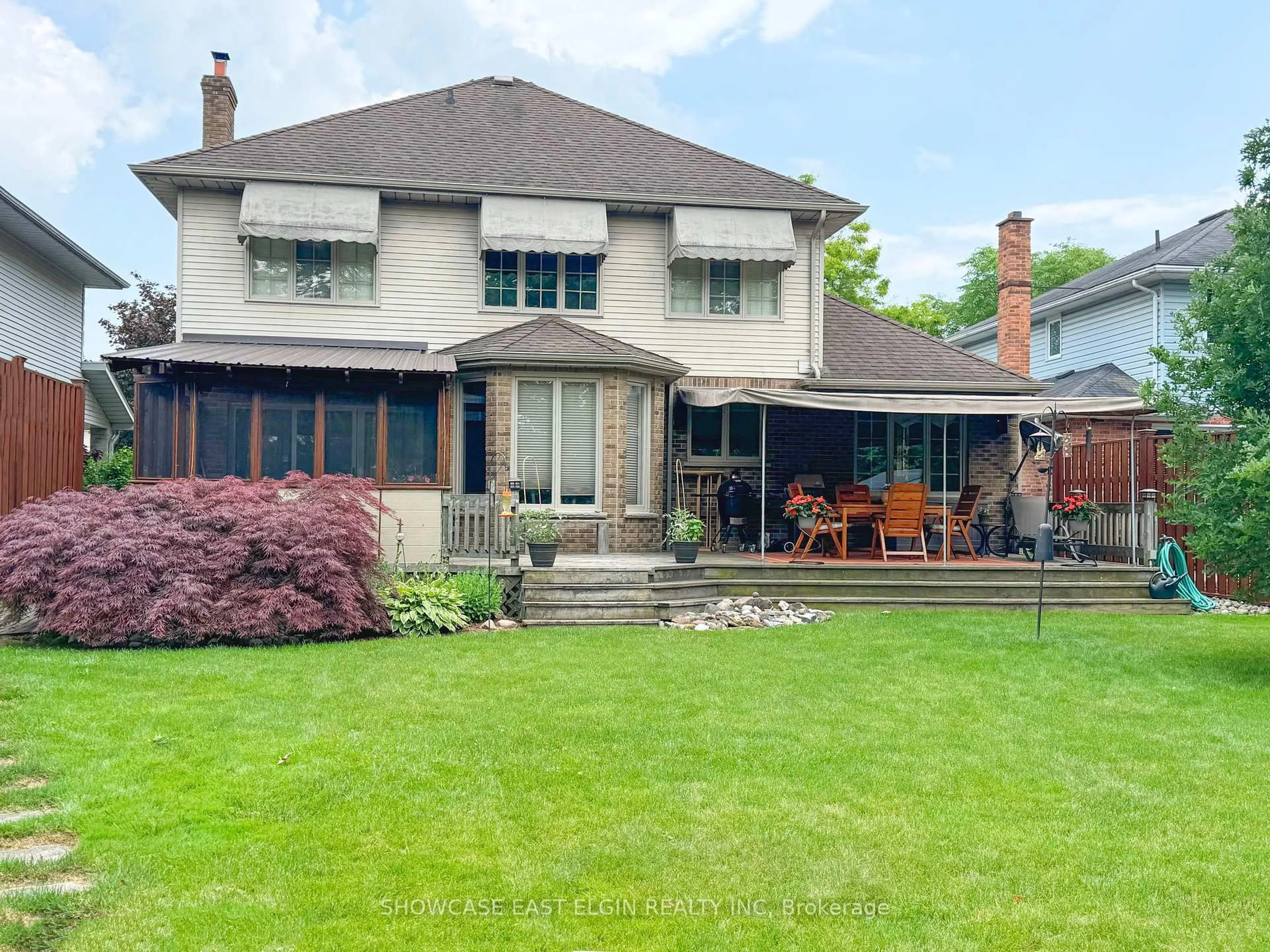 Home with brick exterior material, street for 28 Sinclair Cres, Aylmer Ontario N5H 3B7