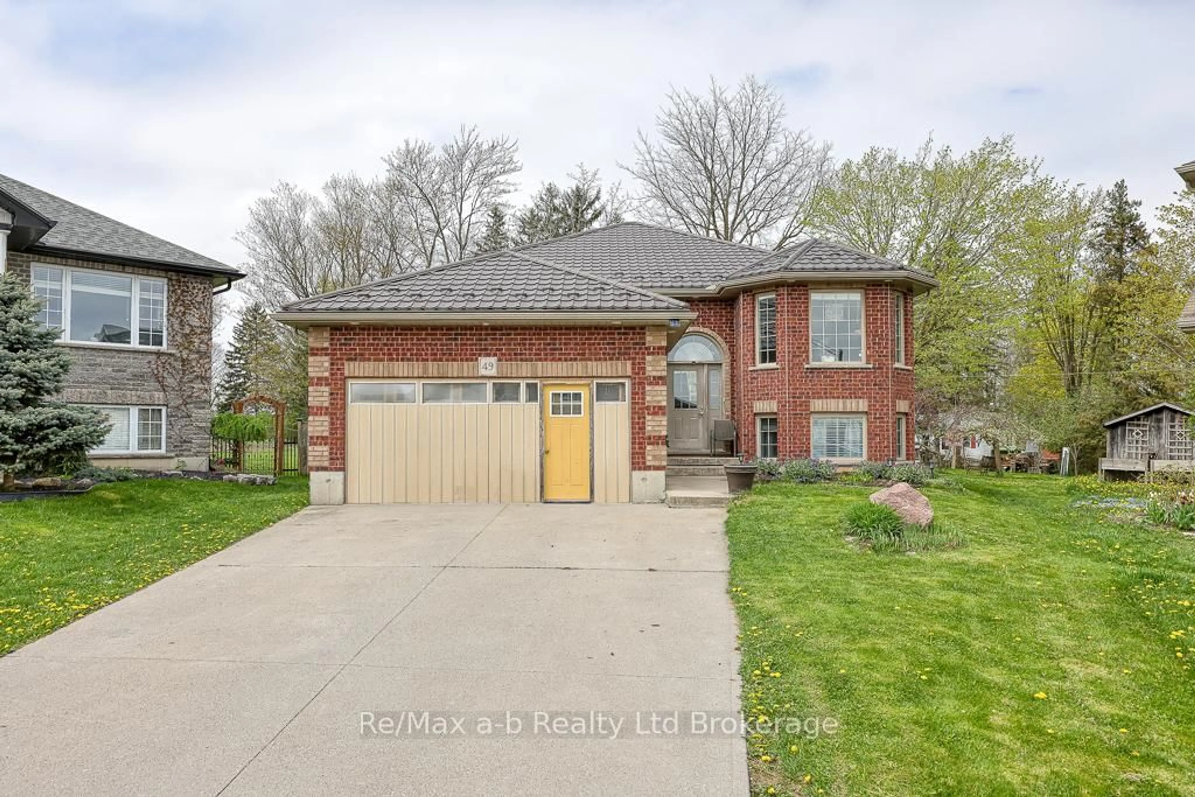 Home with brick exterior material, street for 49 Kerr Cres, Ingersoll Ontario N5C 4H1