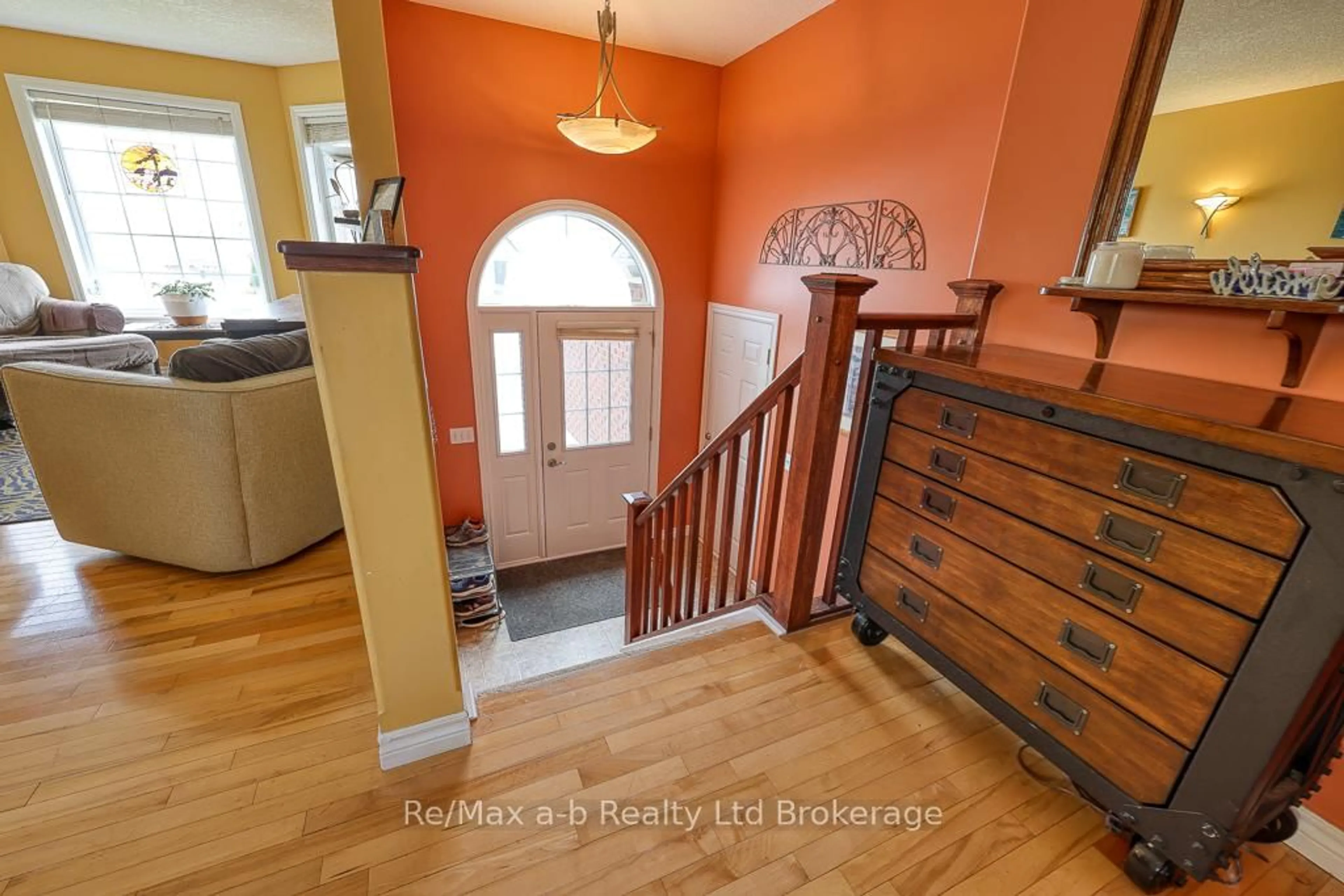 Indoor entryway for 49 Kerr Cres, Ingersoll Ontario N5C 4H1