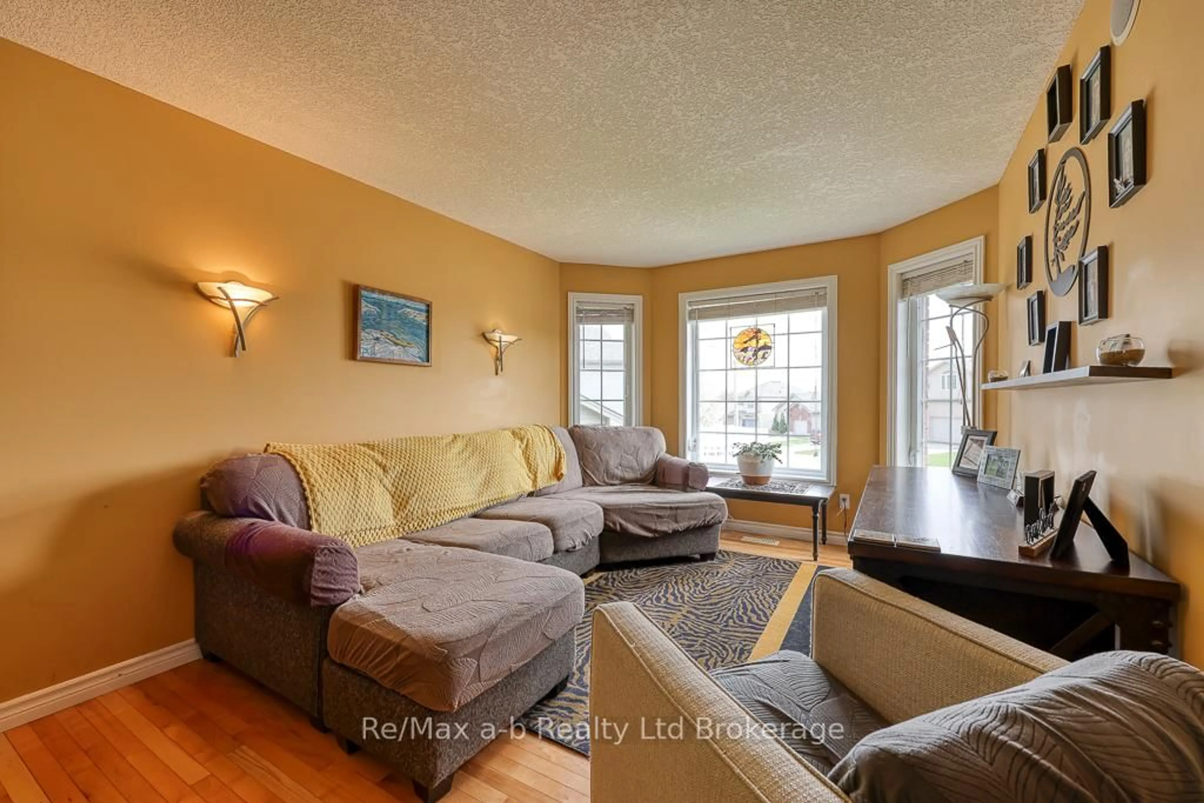 Living room with furniture, unknown for 49 Kerr Cres, Ingersoll Ontario N5C 4H1
