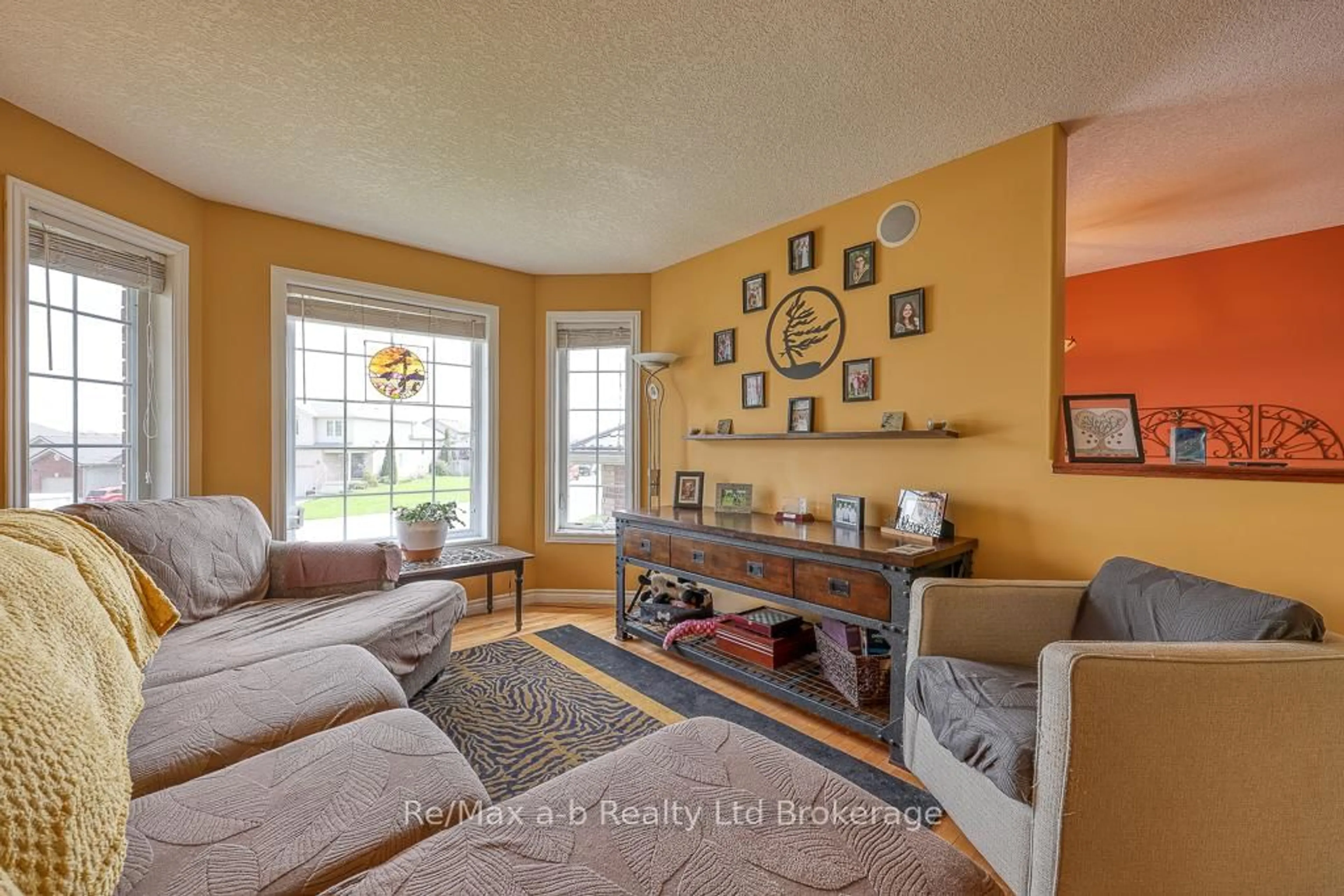 Living room with furniture, unknown for 49 Kerr Cres, Ingersoll Ontario N5C 4H1