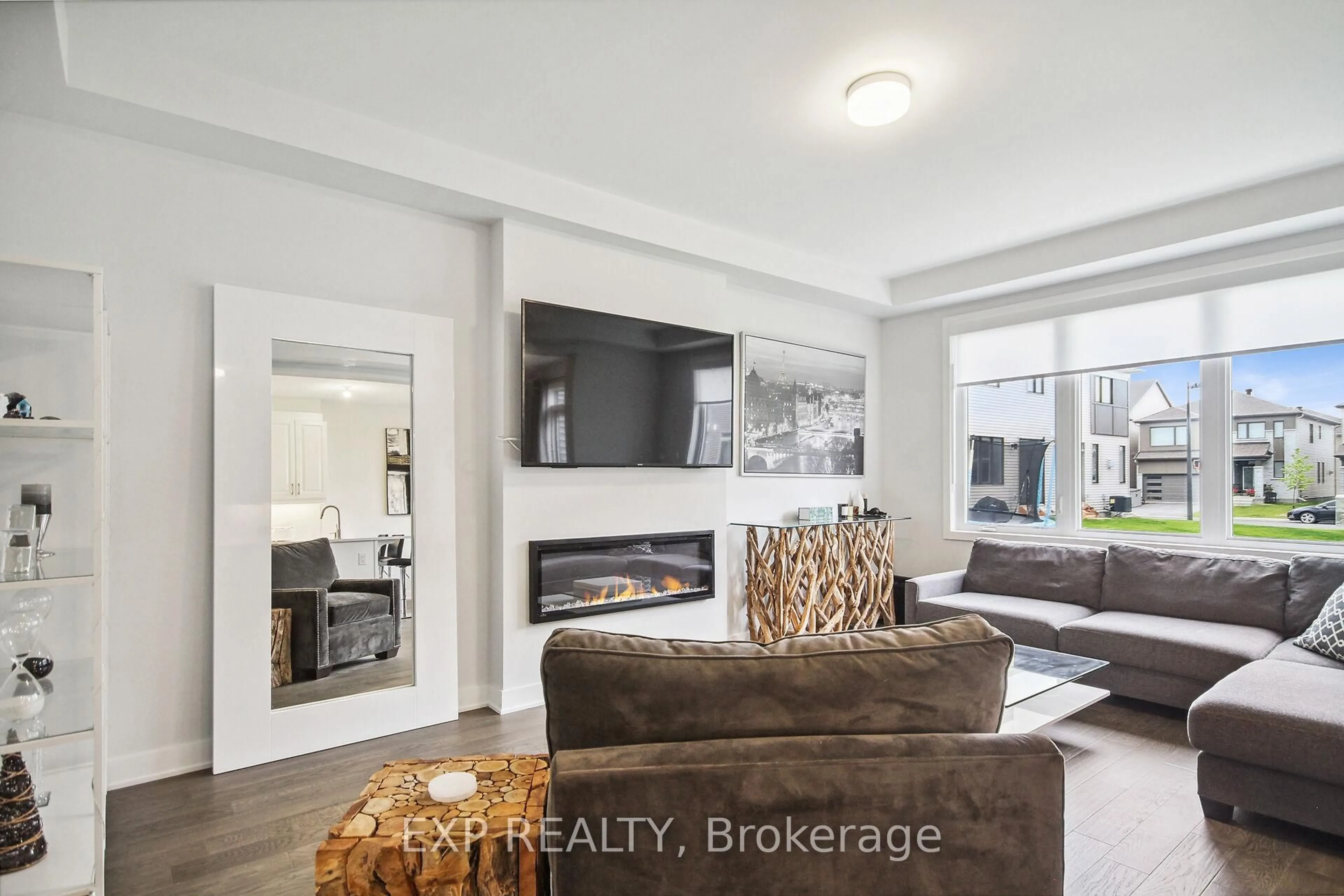 Living room with furniture, unknown for 175 YEARLING Circ, Richmond Ontario K0A 2Z0