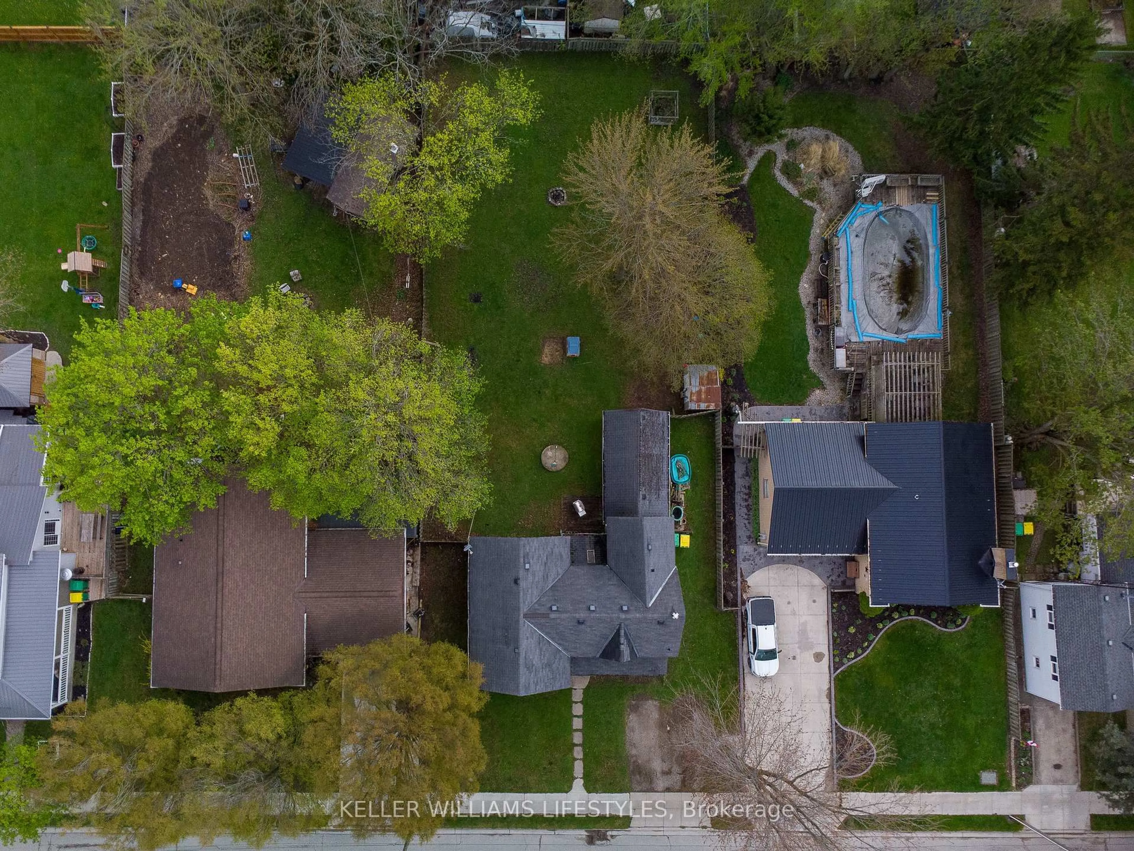 A pic from outside/outdoor area/front of a property/back of a property/a pic from drone, street for 183 Victoria St, Southwest Middlesex Ontario N0L 1M0