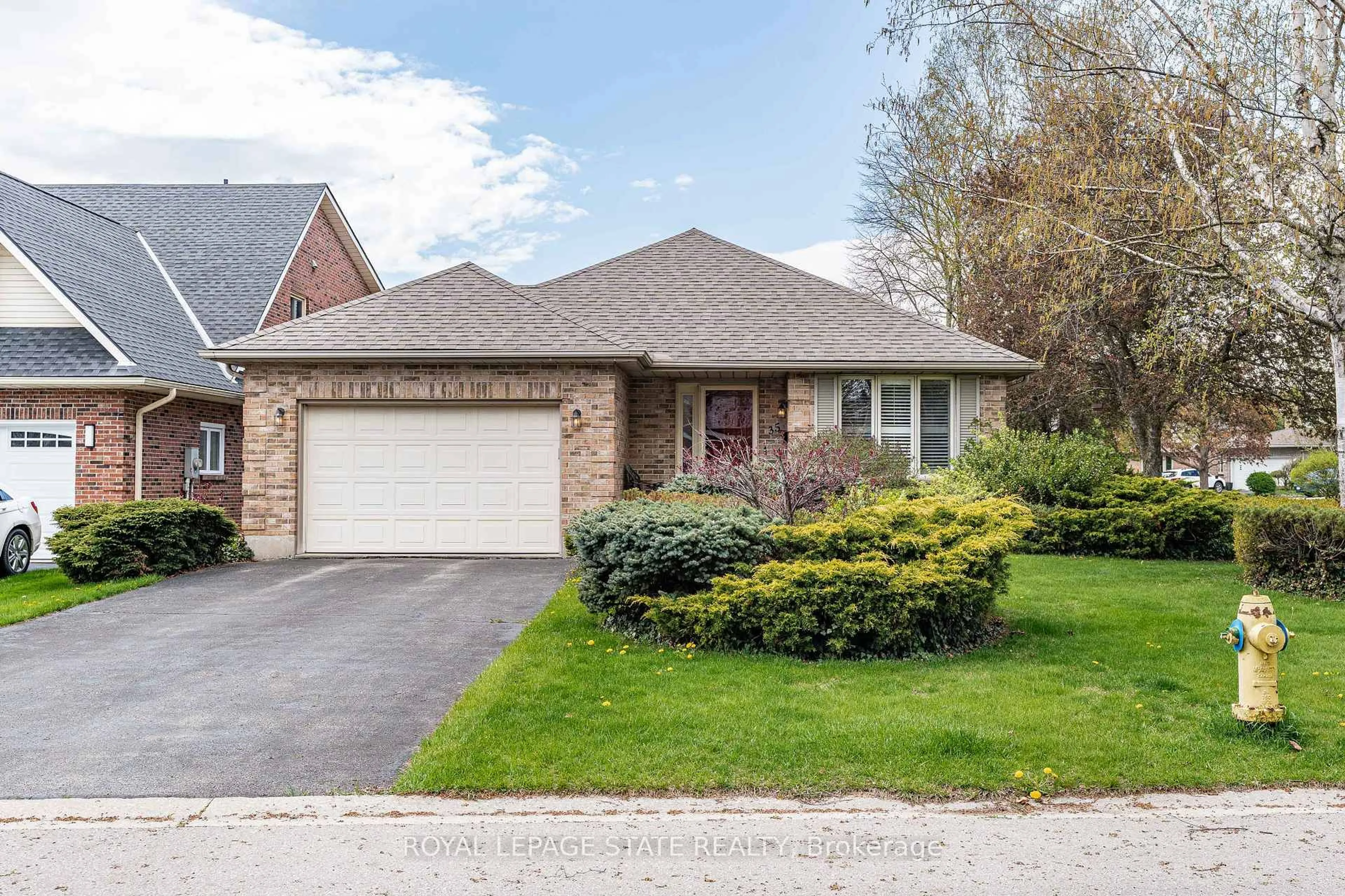 Home with brick exterior material, street for 35 Falls Cres, Norfolk Ontario N3Y 5K5
