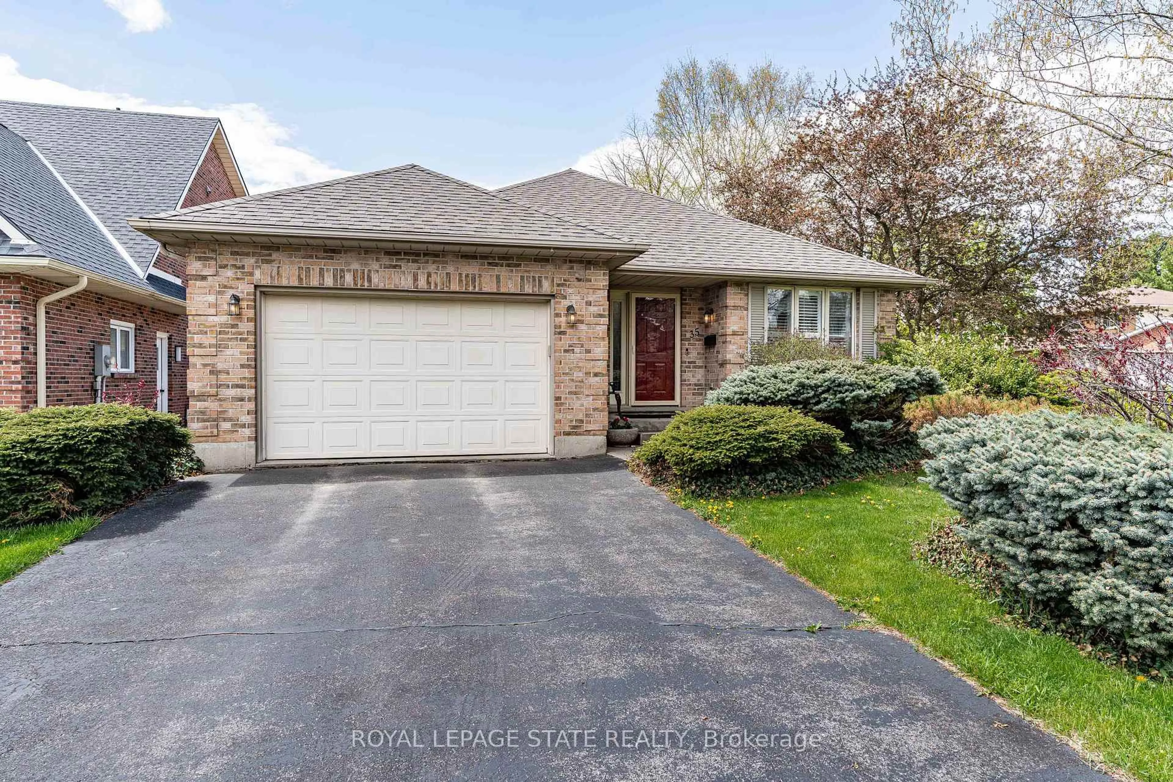 Home with brick exterior material, street for 35 Falls Cres, Norfolk Ontario N3Y 5K5