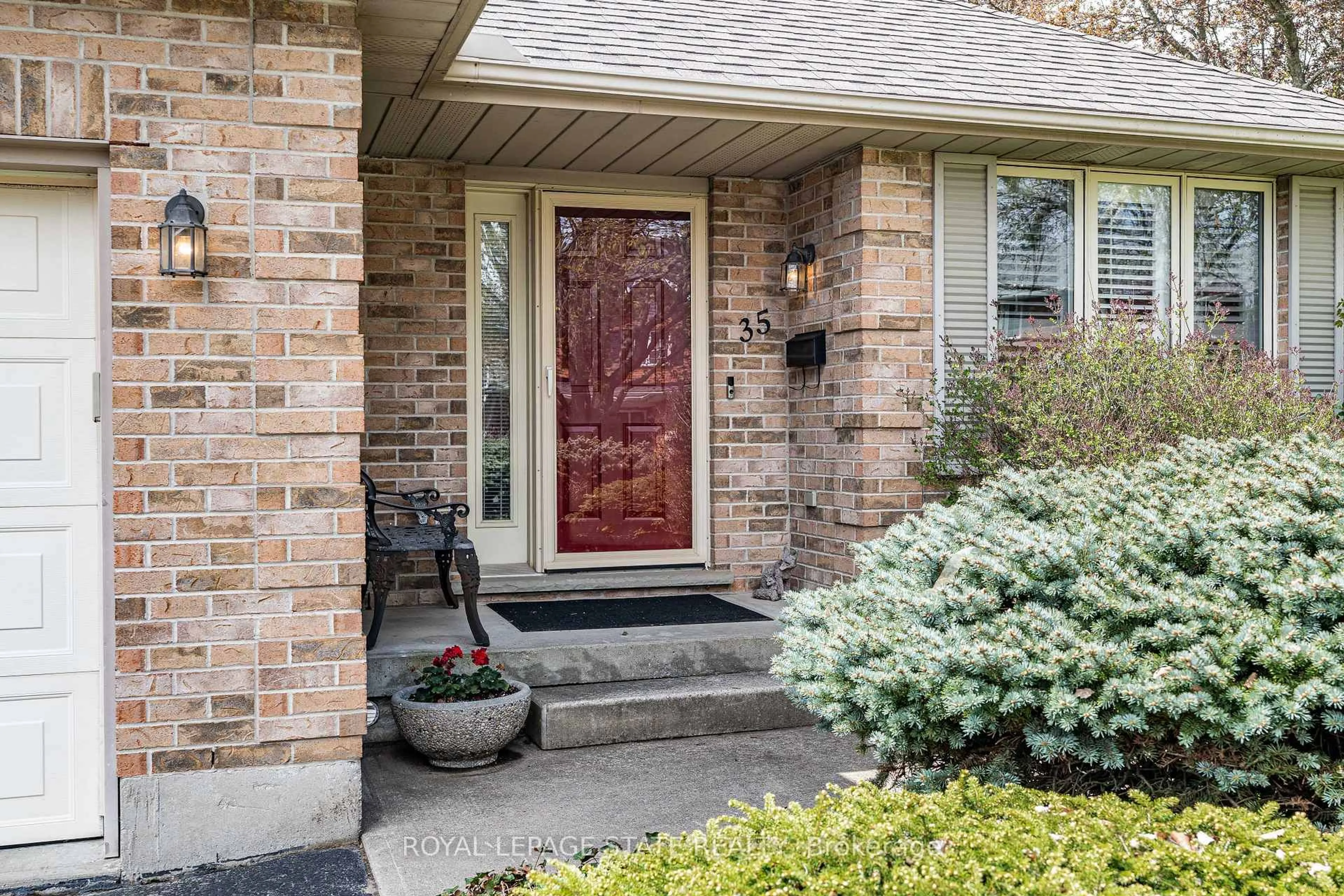 Unknown for 35 Falls Cres, Norfolk Ontario N3Y 5K5