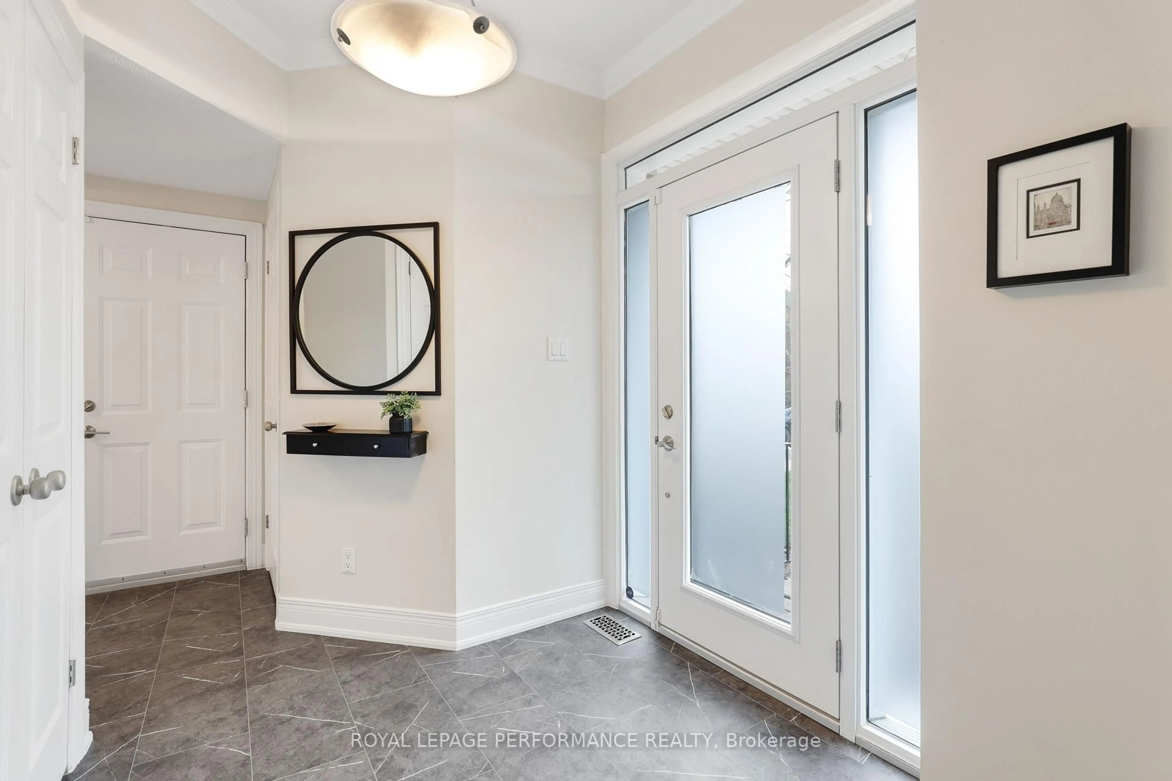 Indoor entryway for 3 Kings Landing Private, Ottawa Ontario K1S 5P8