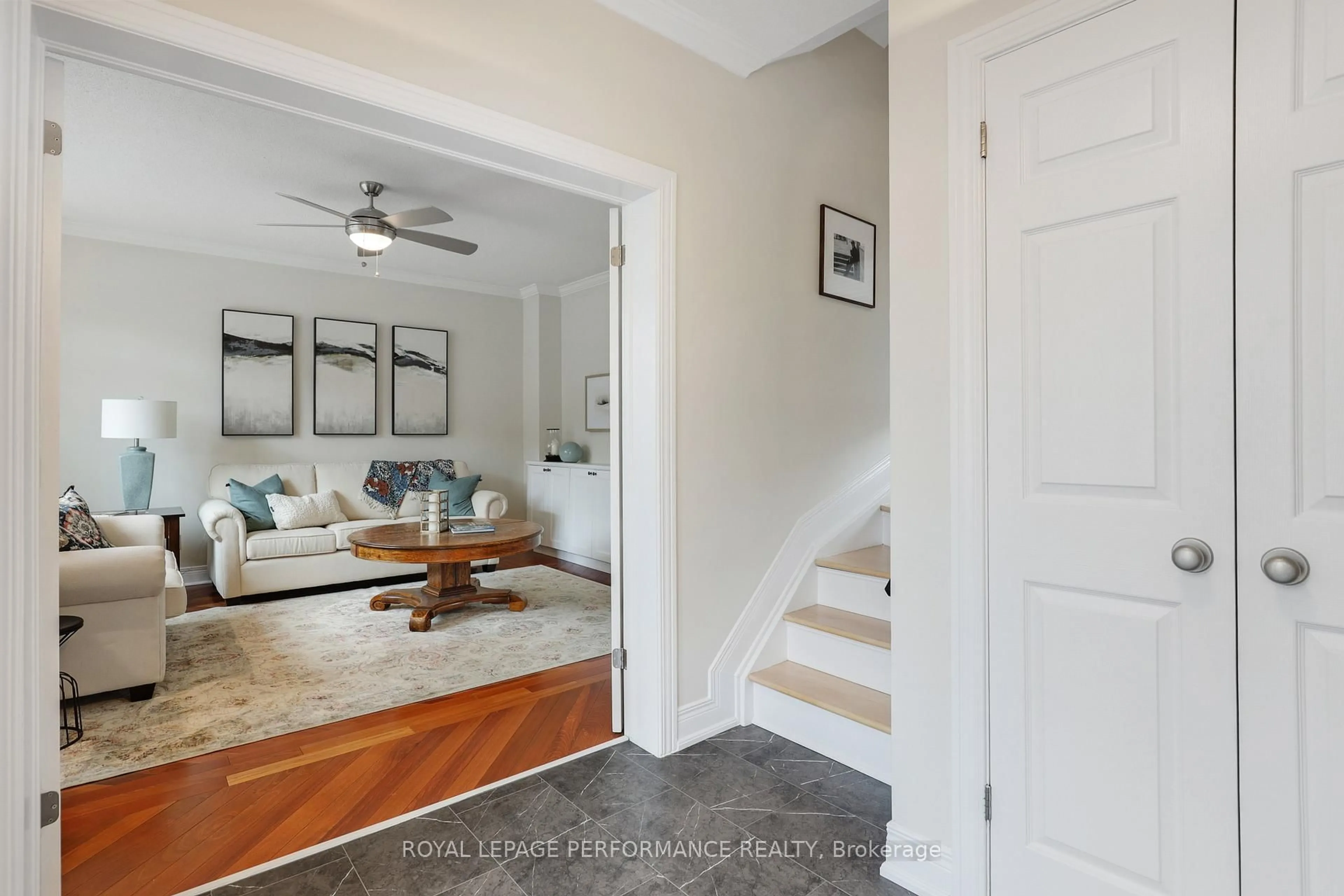 Indoor entryway for 3 Kings Landing Private, Ottawa Ontario K1S 5P8