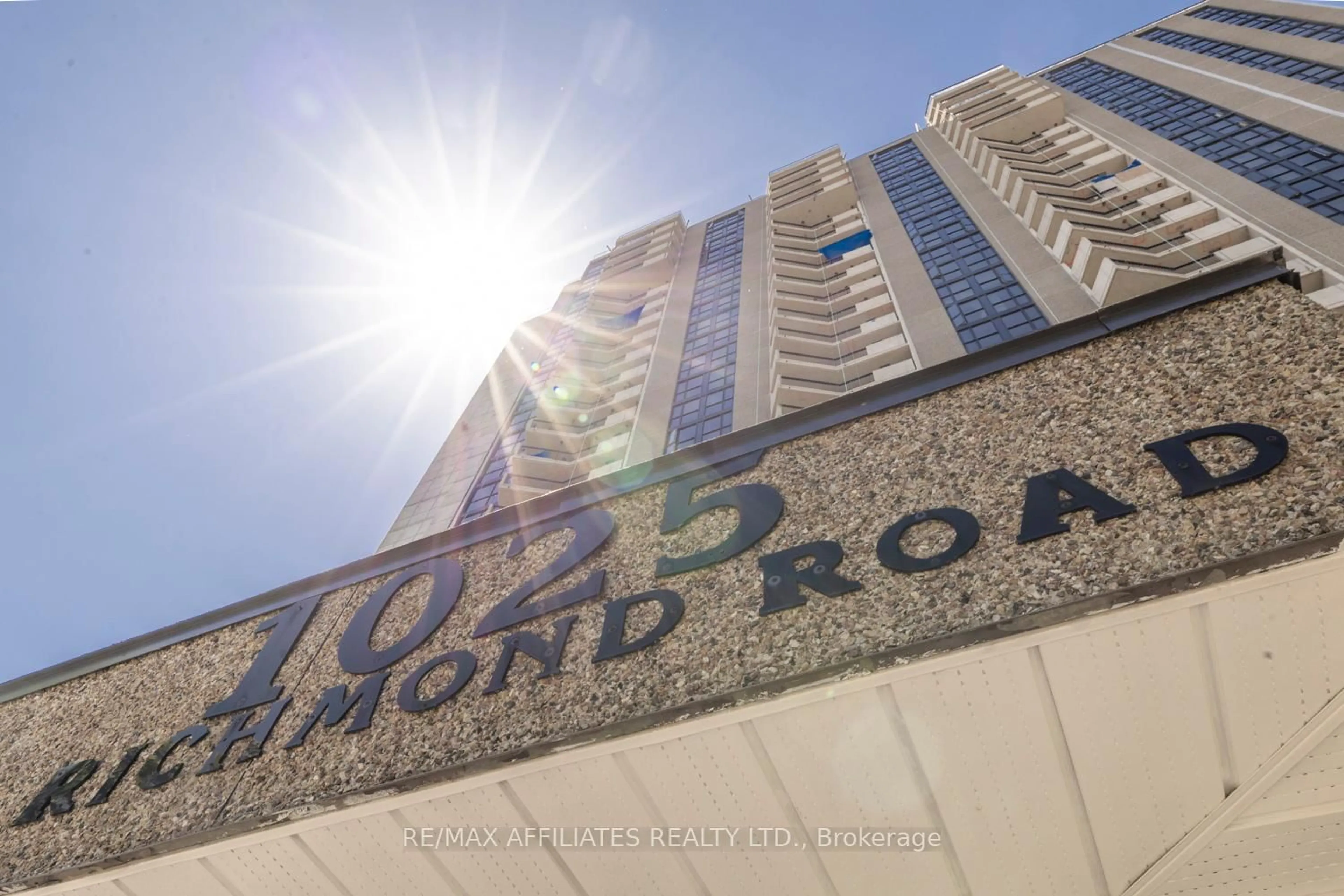 Unknown for 2305-1025 RICHMOND Rd, Ottawa Ontario K2B 8G8
