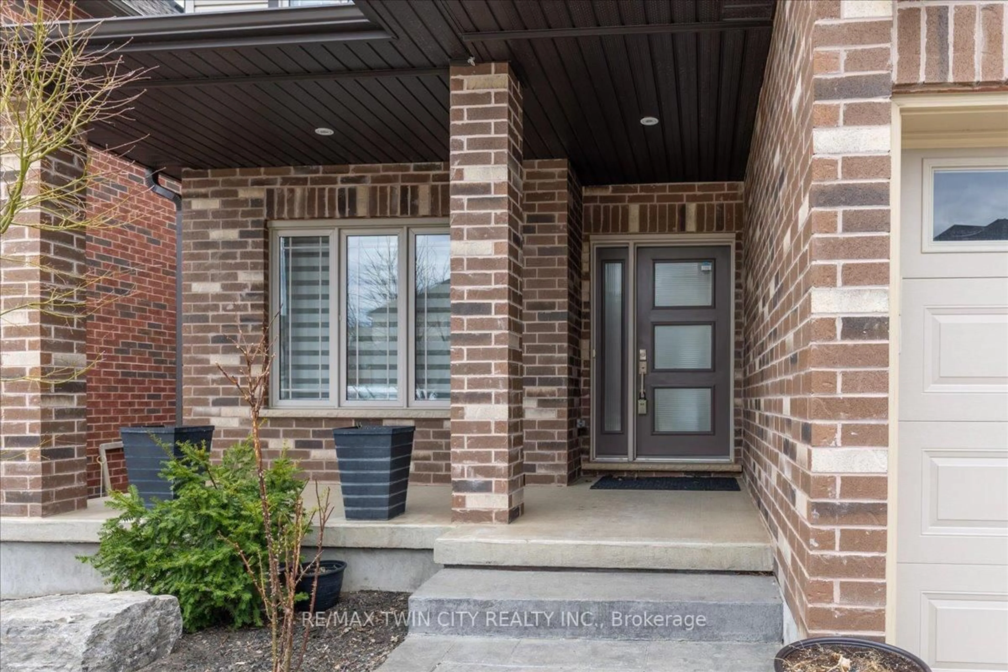 Home with brick exterior material, street for 68 Valleyscape Dr, Kitchener Ontario N2P 0G3