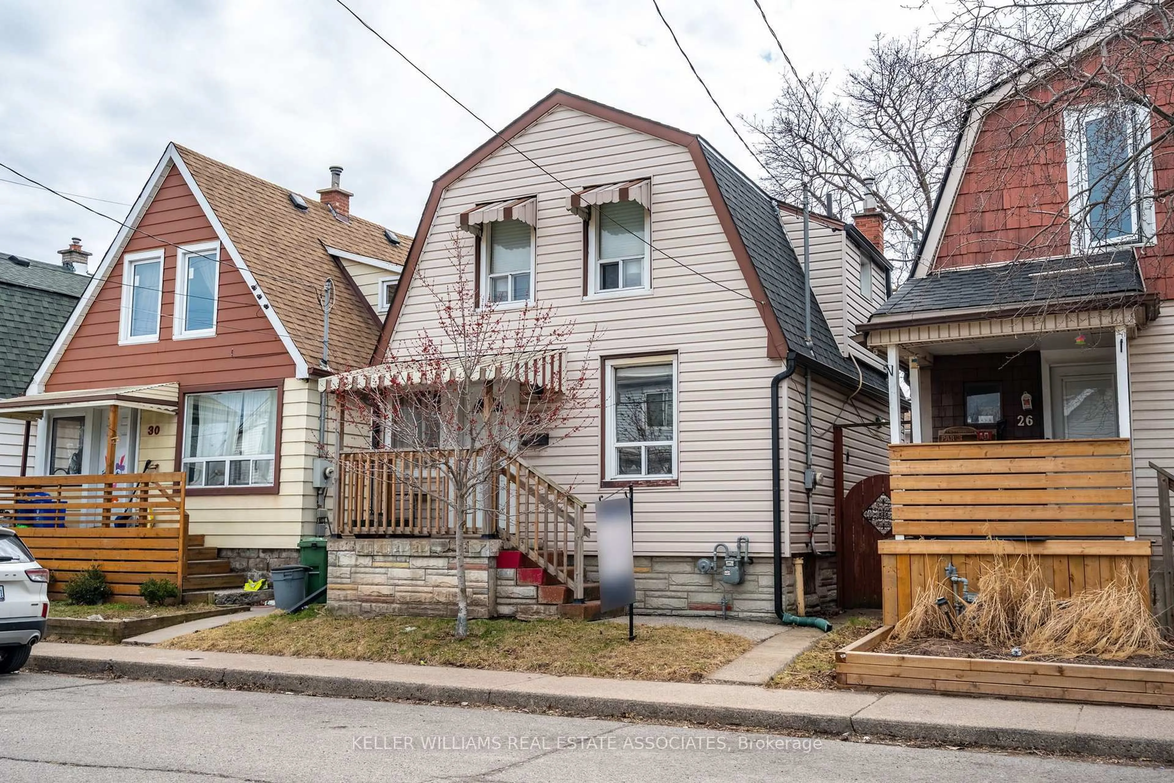 Home with brick exterior material, street for 28 Edinburgh Ave, Hamilton Ontario L8H 2C3