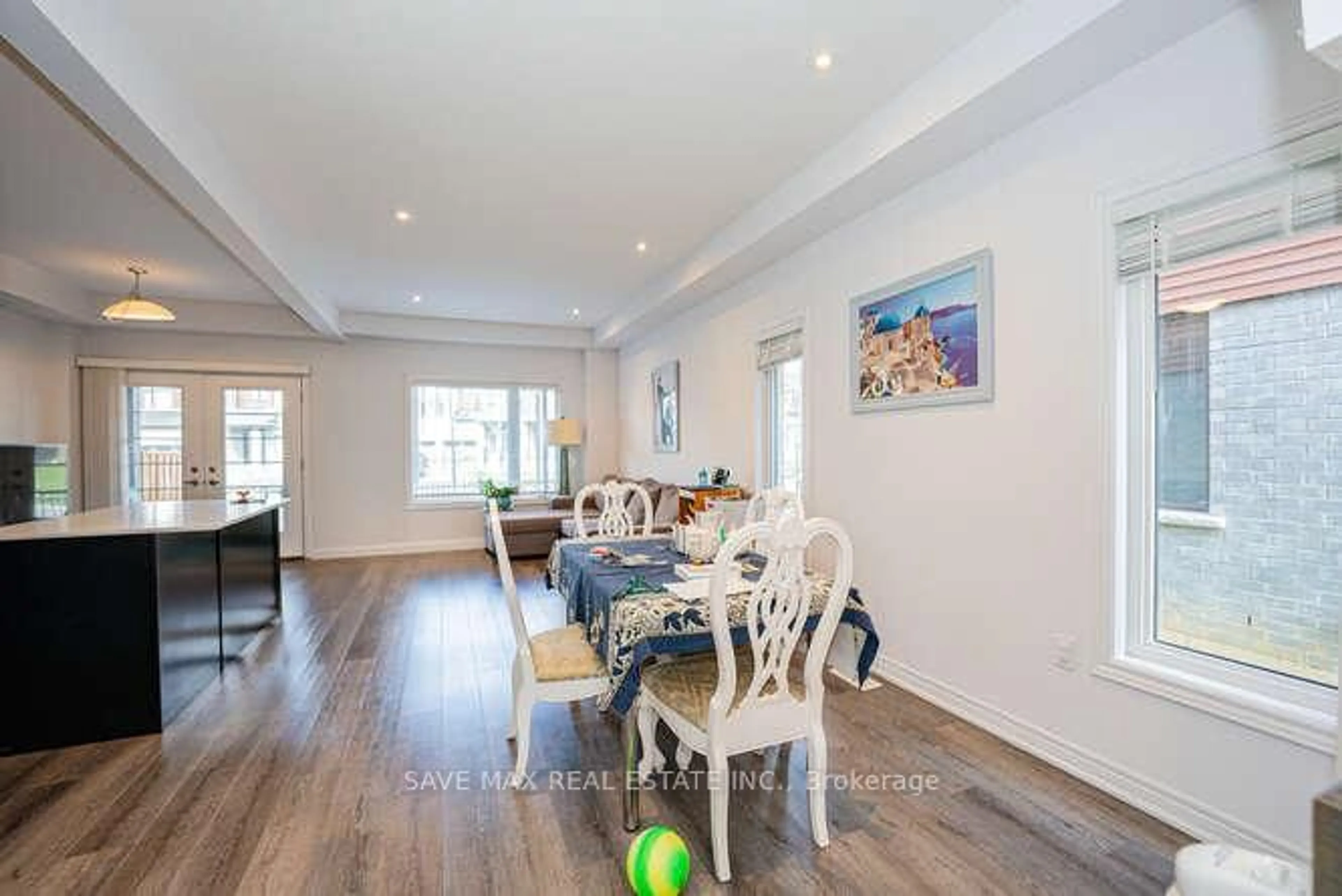 Dining room, wood/laminate floor for 120 Court Dr #97, Brant Ontario N3L 4G7