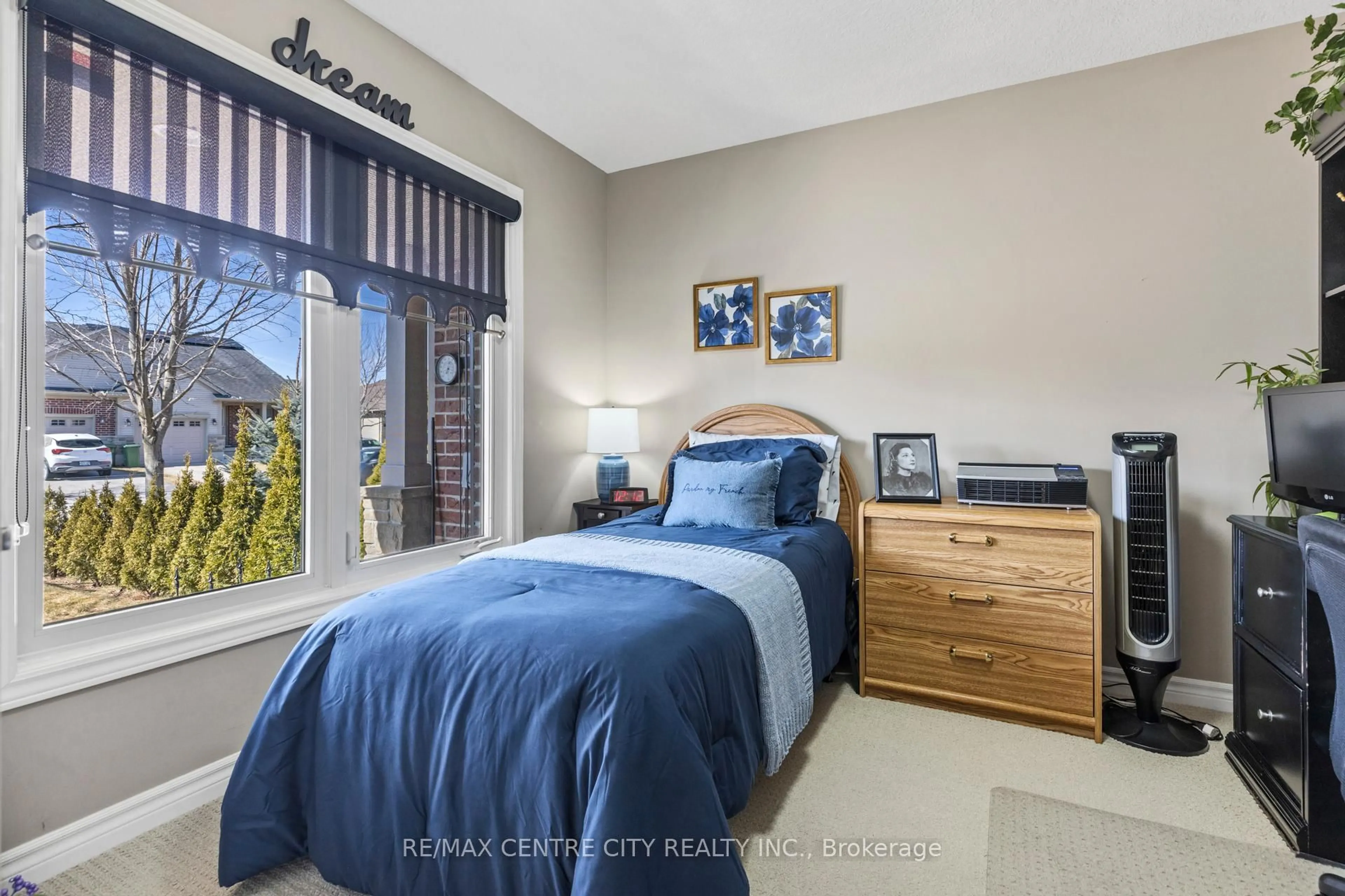 Bedroom with bed, unknown for 11 ALDERWOOD Crt, St. Thomas Ontario N5P 0B2