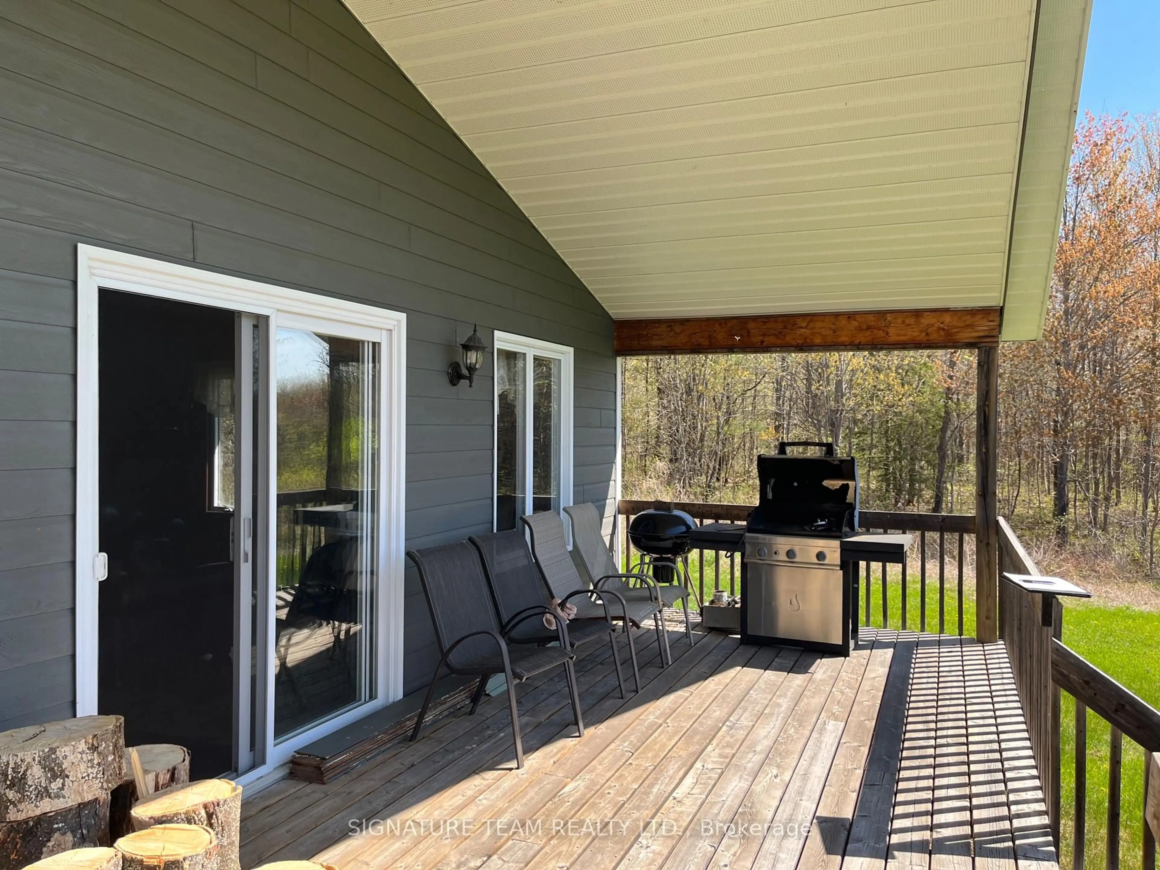 Patio, water/lake/river/ocean view for 1408B Summers Rd, Petawawa Ontario K8H 2W8