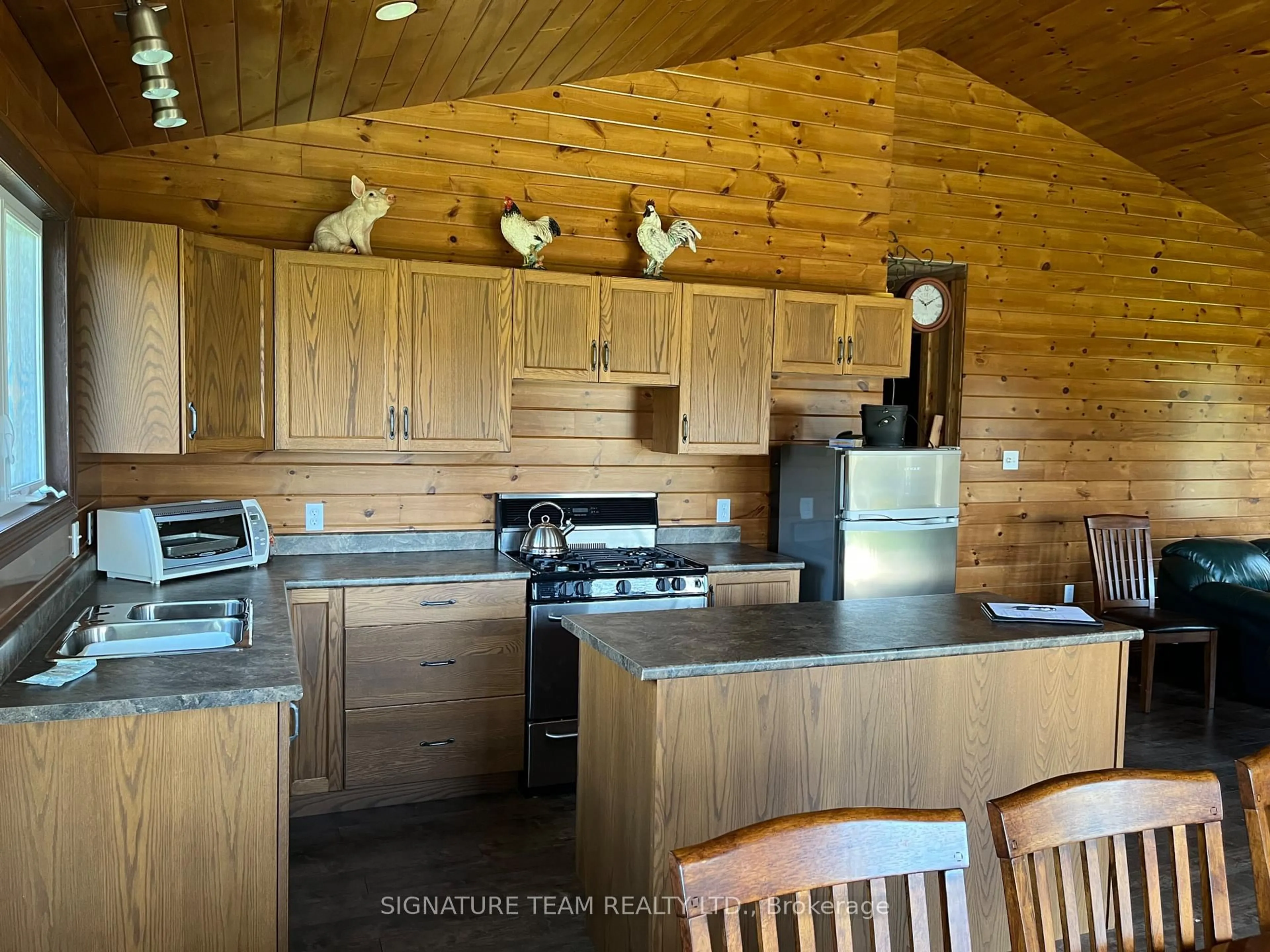 Standard kitchen, wood/laminate floor for 1408B Summers Rd, Petawawa Ontario K8H 2W8
