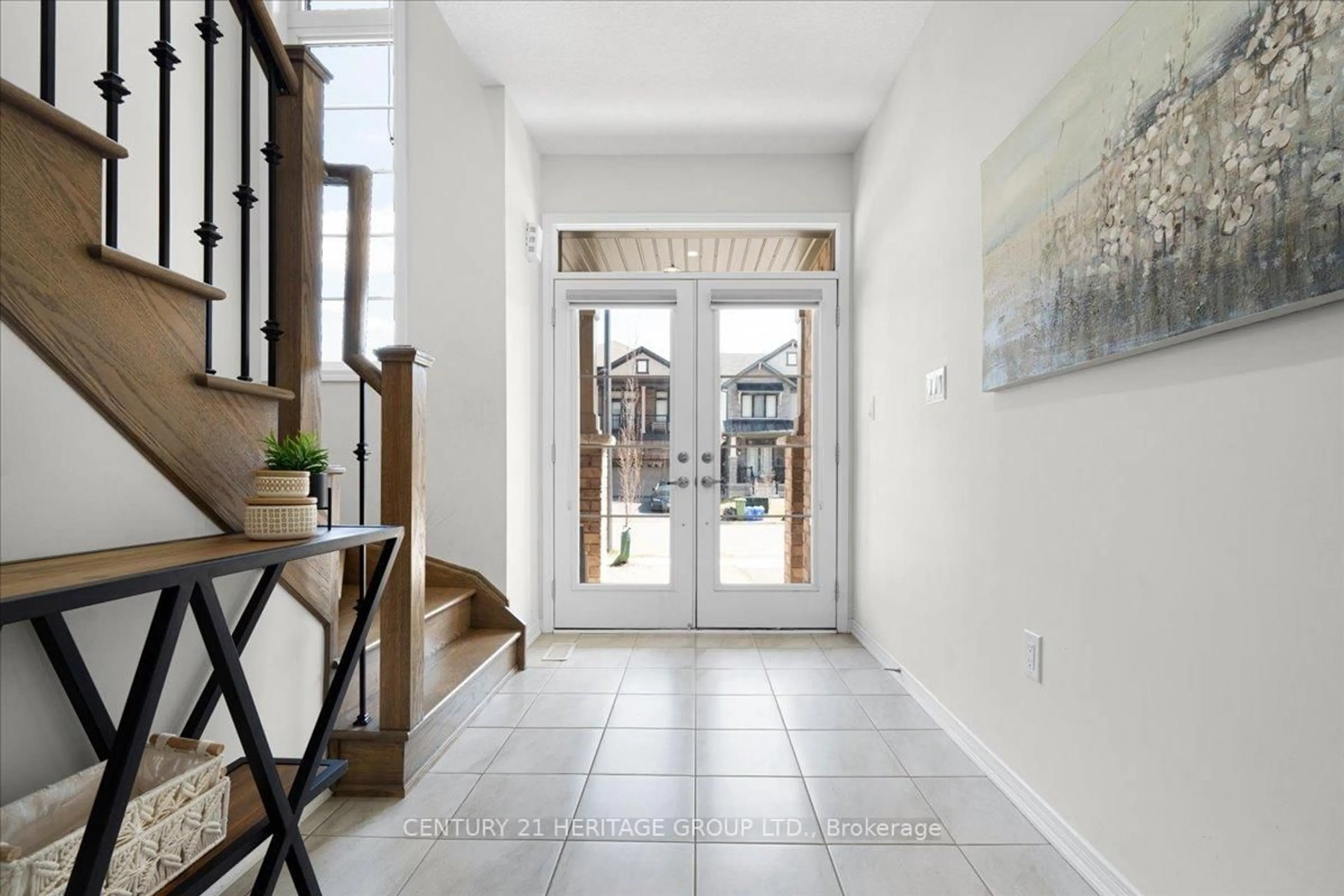 Indoor entryway for 157 Cactus Cres, Hamilton Ontario L8J 0M3