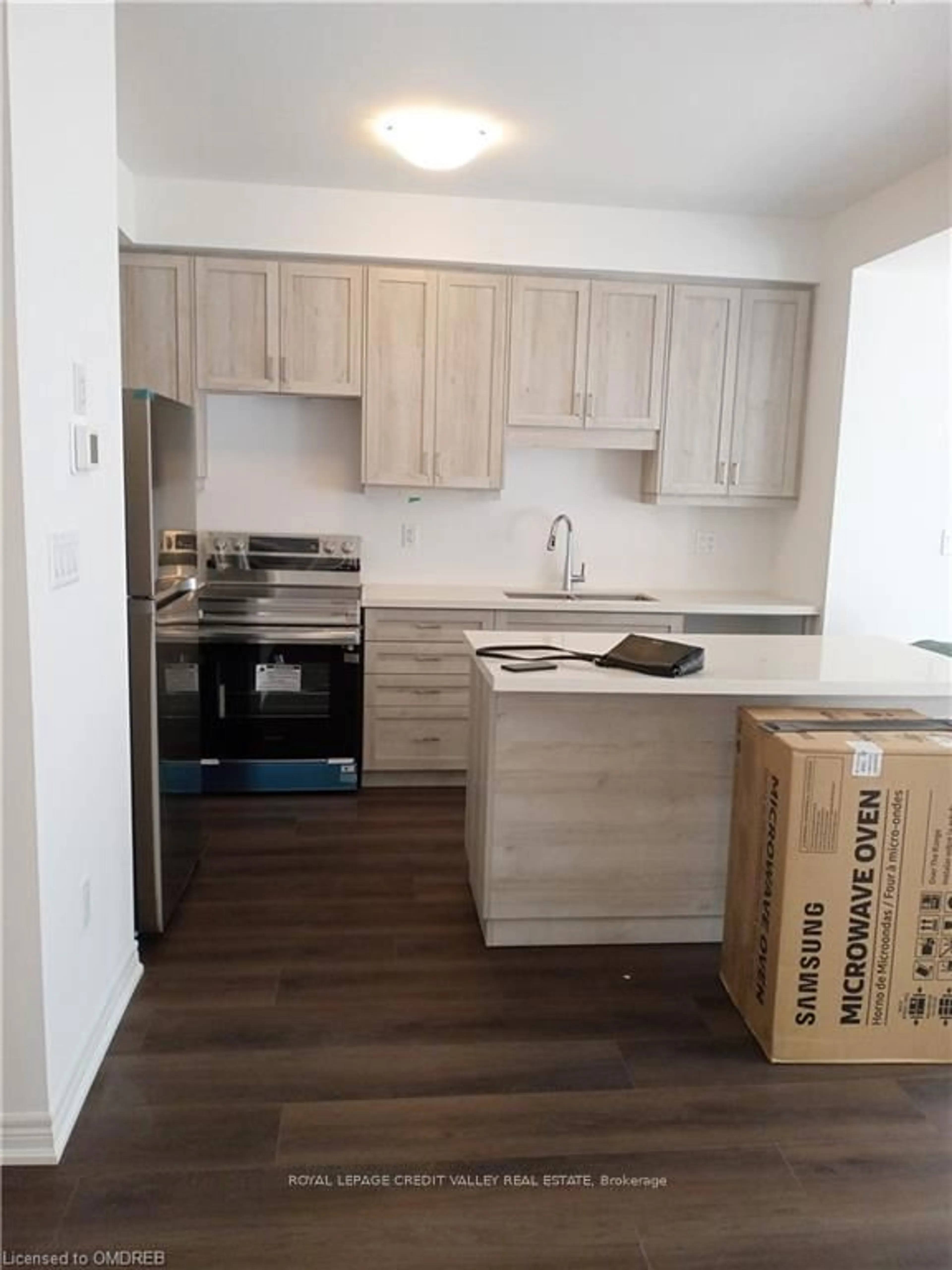 Standard kitchen, wood/laminate floor for 448 Blackburn Dr #19, Brantford Ontario N3T 0X2