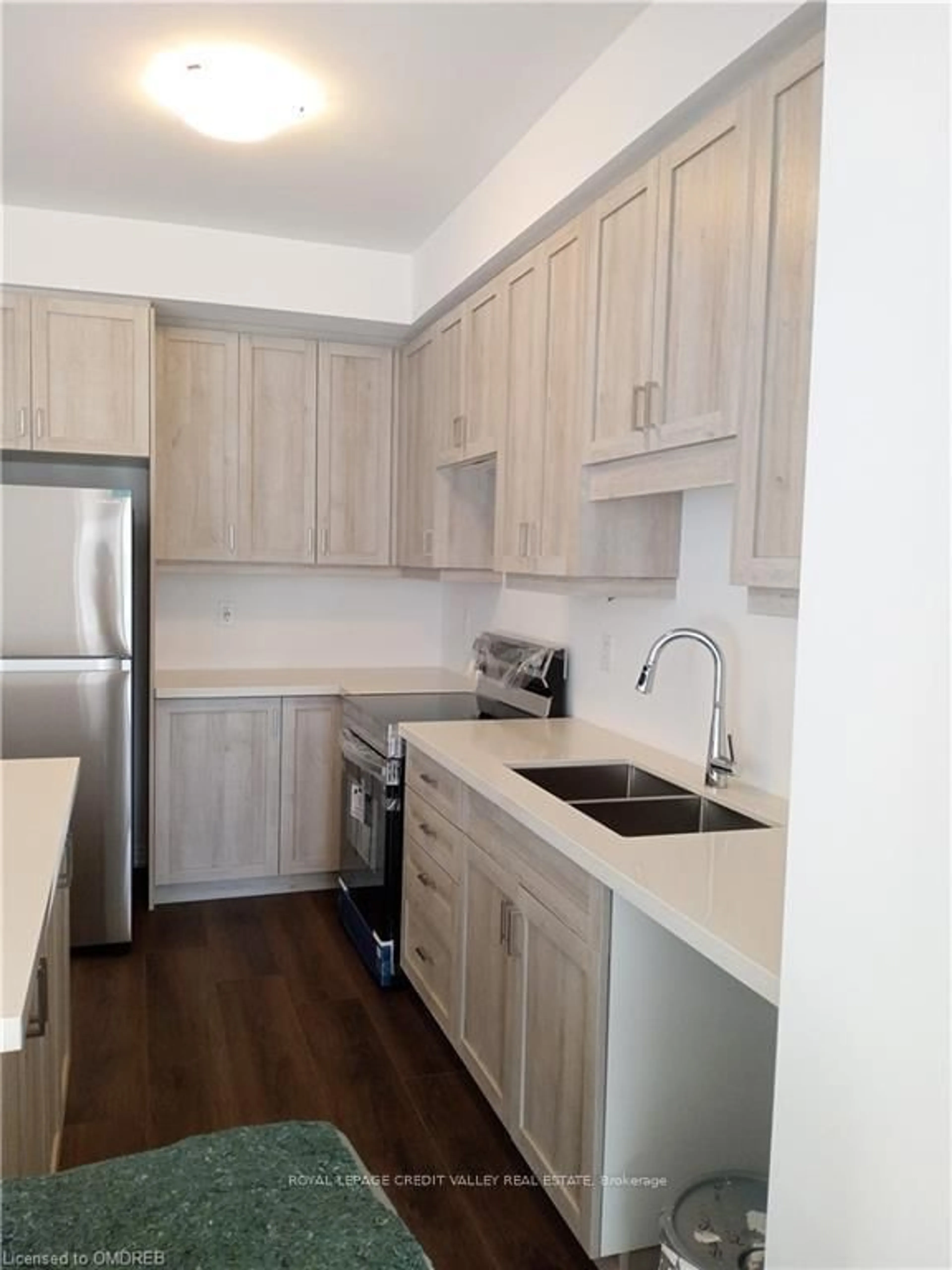 Standard kitchen, wood/laminate floor for 448 Blackburn Dr #19, Brantford Ontario N3T 0X2
