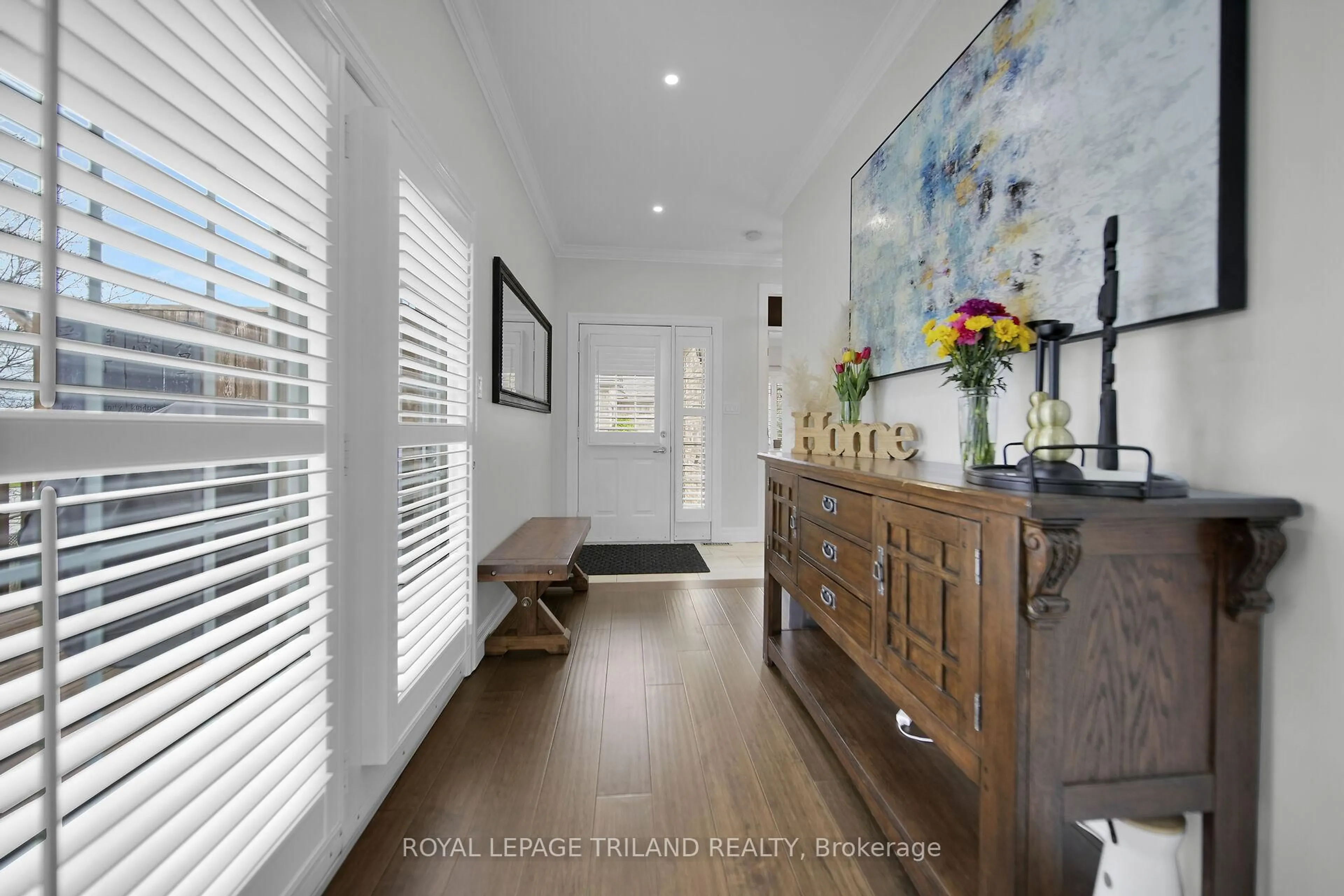 Indoor entryway for 1028 Commissioners Rd #17, London South Ontario N6K 1C3