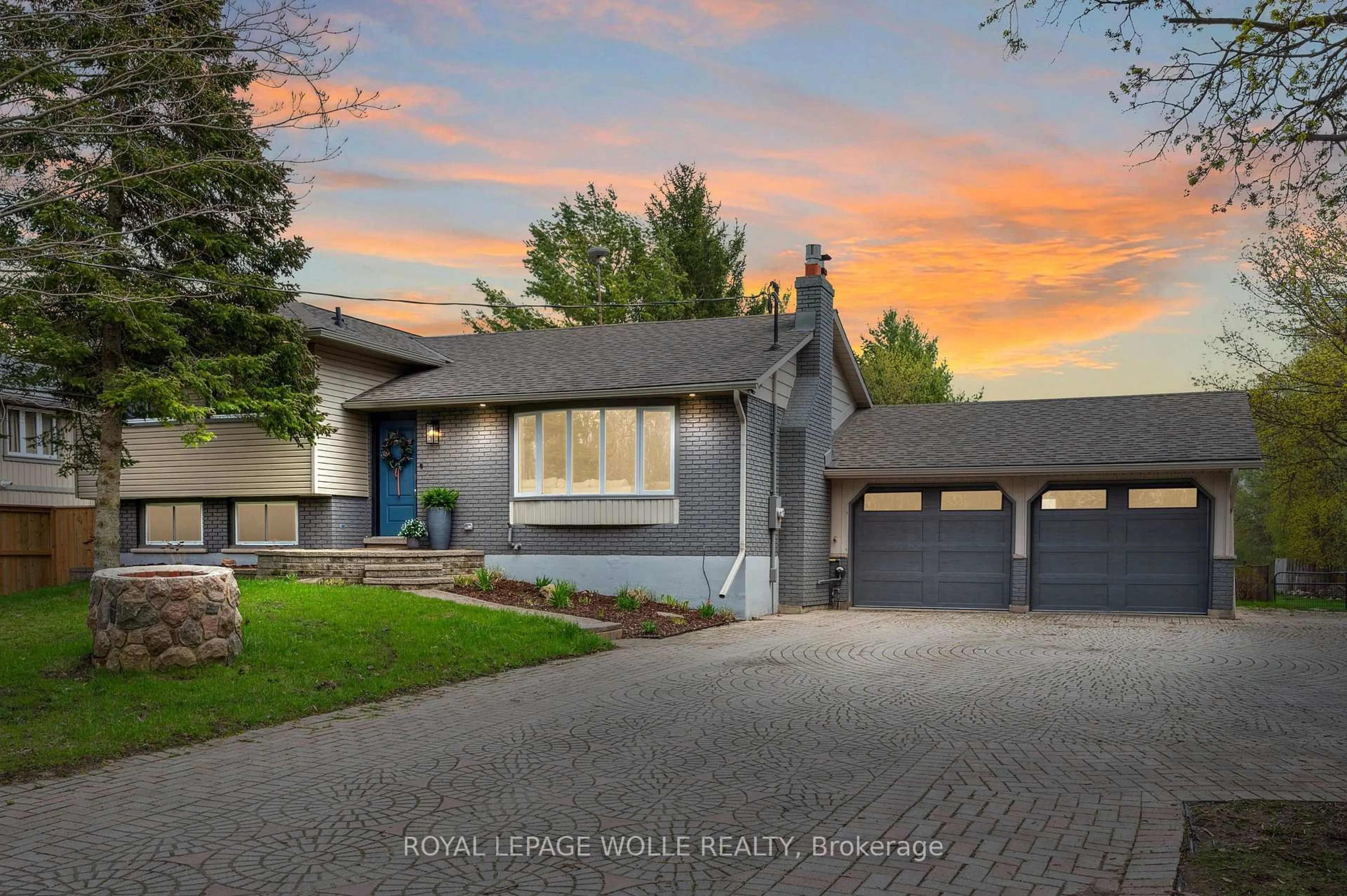 Home with vinyl exterior material, street for 7481 Eighth Line, Guelph/Eramosa Ontario N1H 6J2