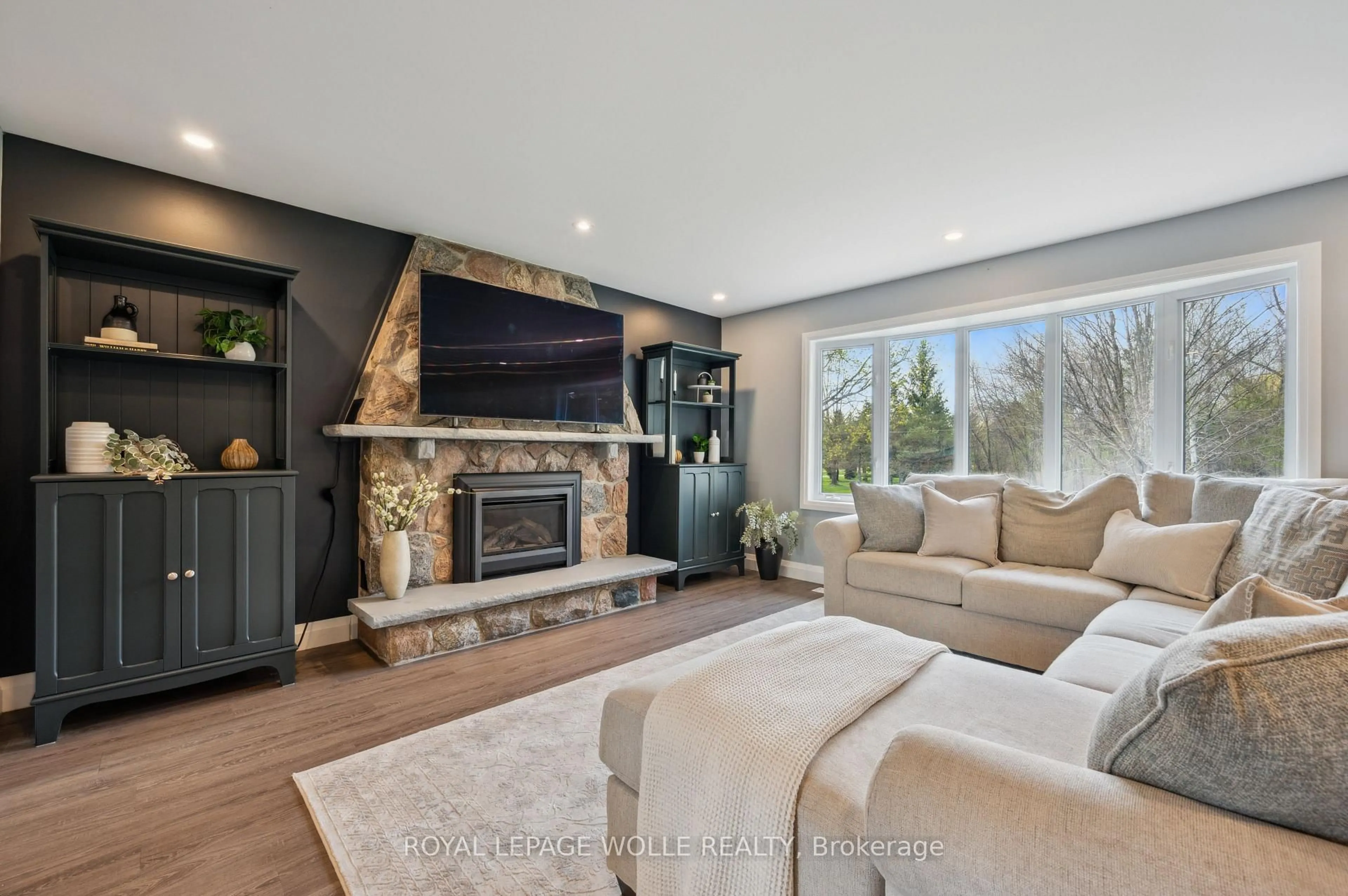 Living room with furniture, unknown for 7481 Eighth Line, Guelph/Eramosa Ontario N1H 6J2