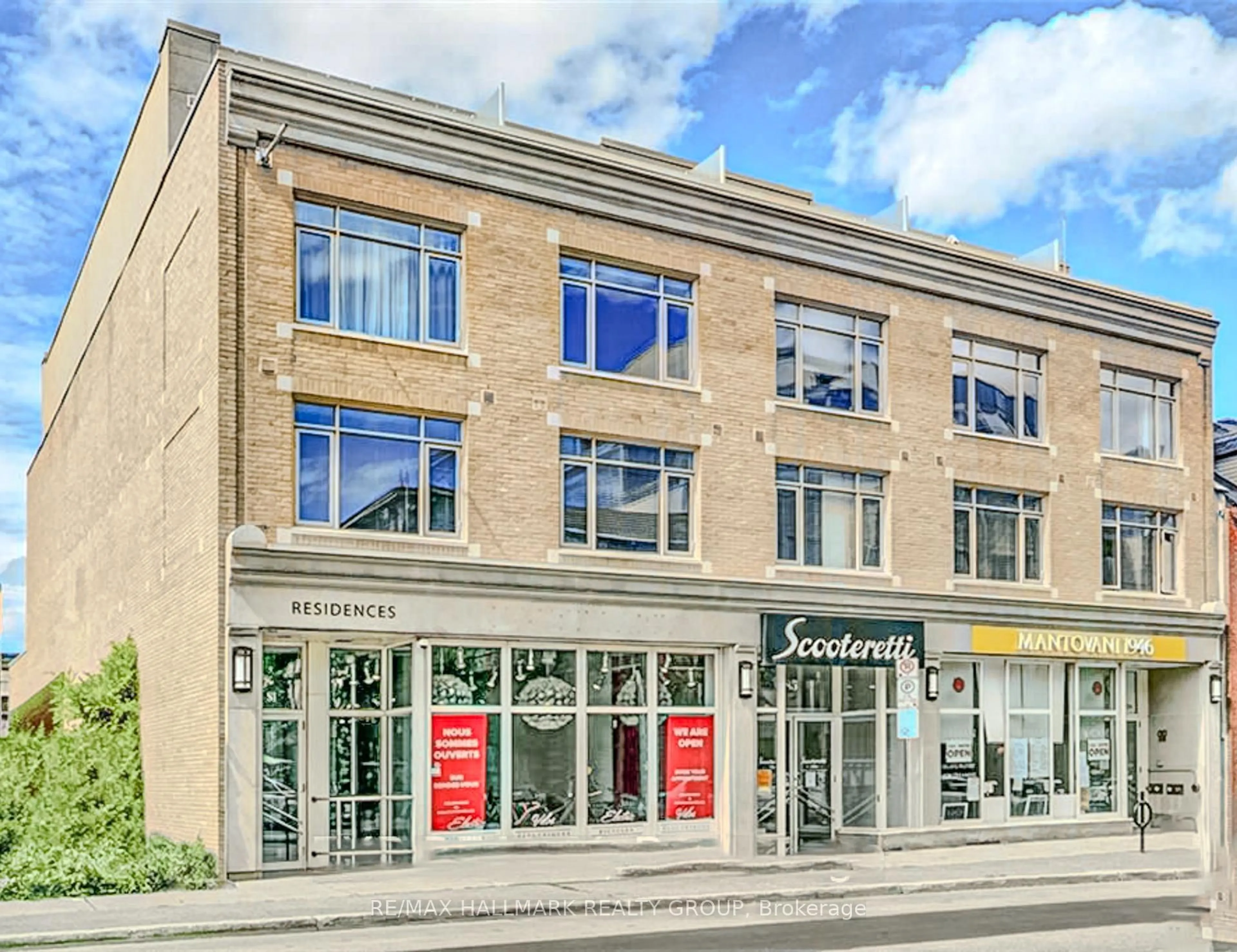 Indoor foyer for 202 St Patrick St #11, Ottawa Ontario K1N 5K3
