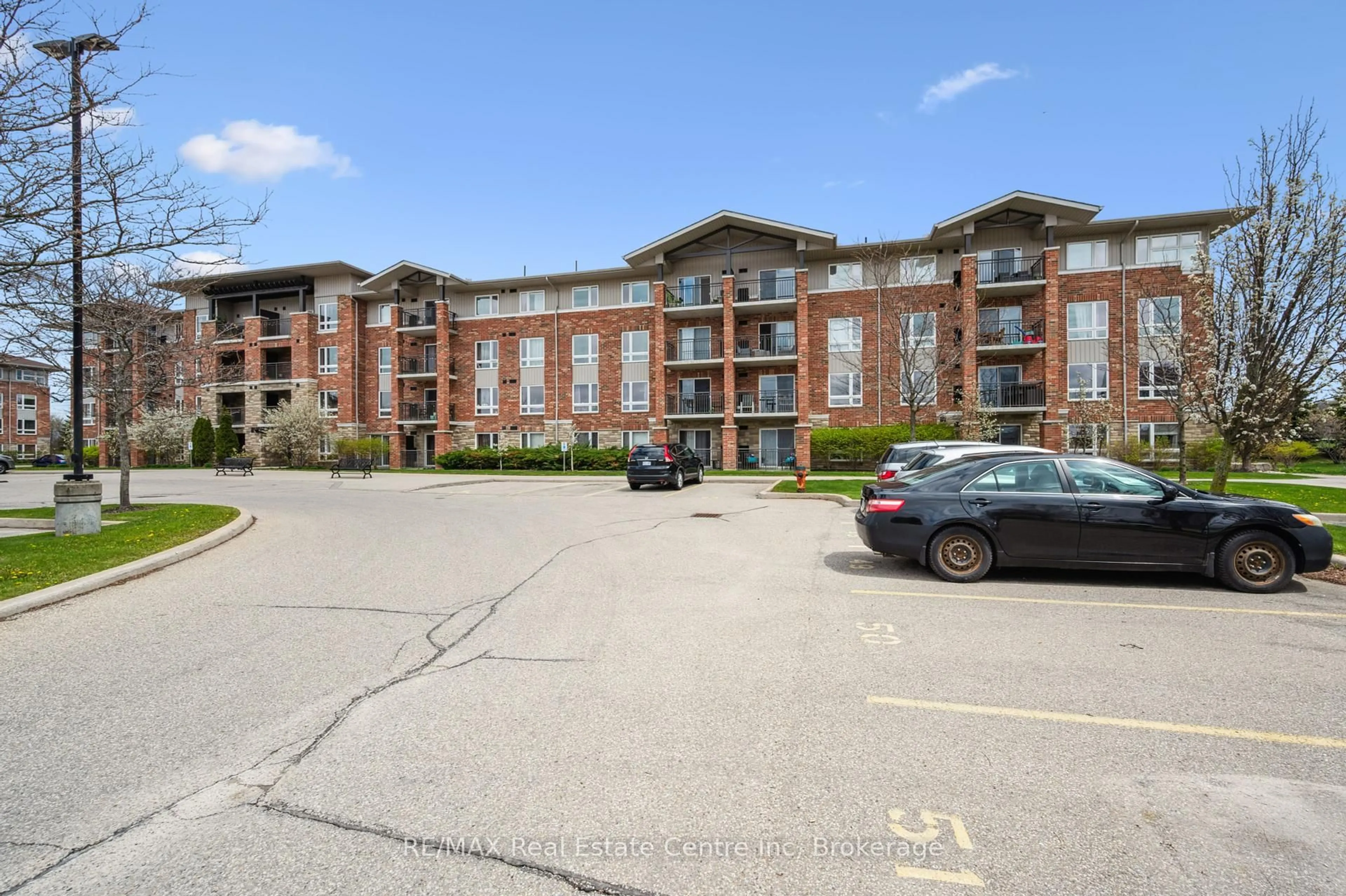 A pic from outside/outdoor area/front of a property/back of a property/a pic from drone, building for 19 Waterford Dr #303, Guelph Ontario N1L 0G8