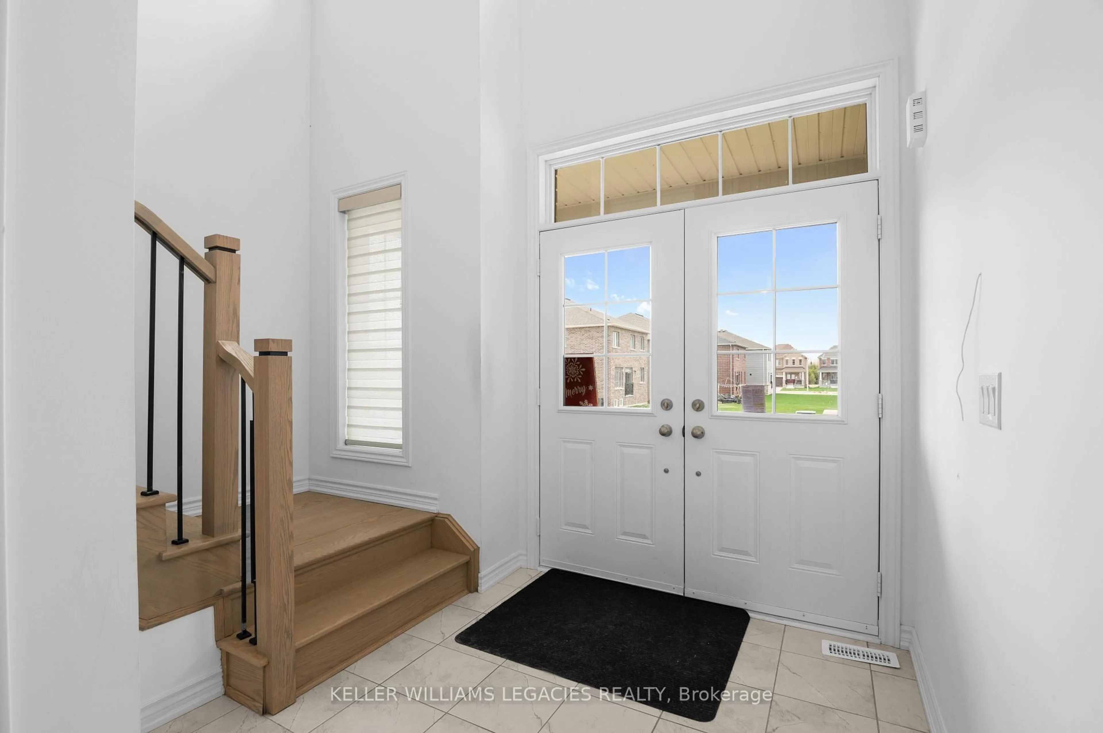 Indoor entryway for 17 Corbett St, Southgate Ontario N0C 1B0