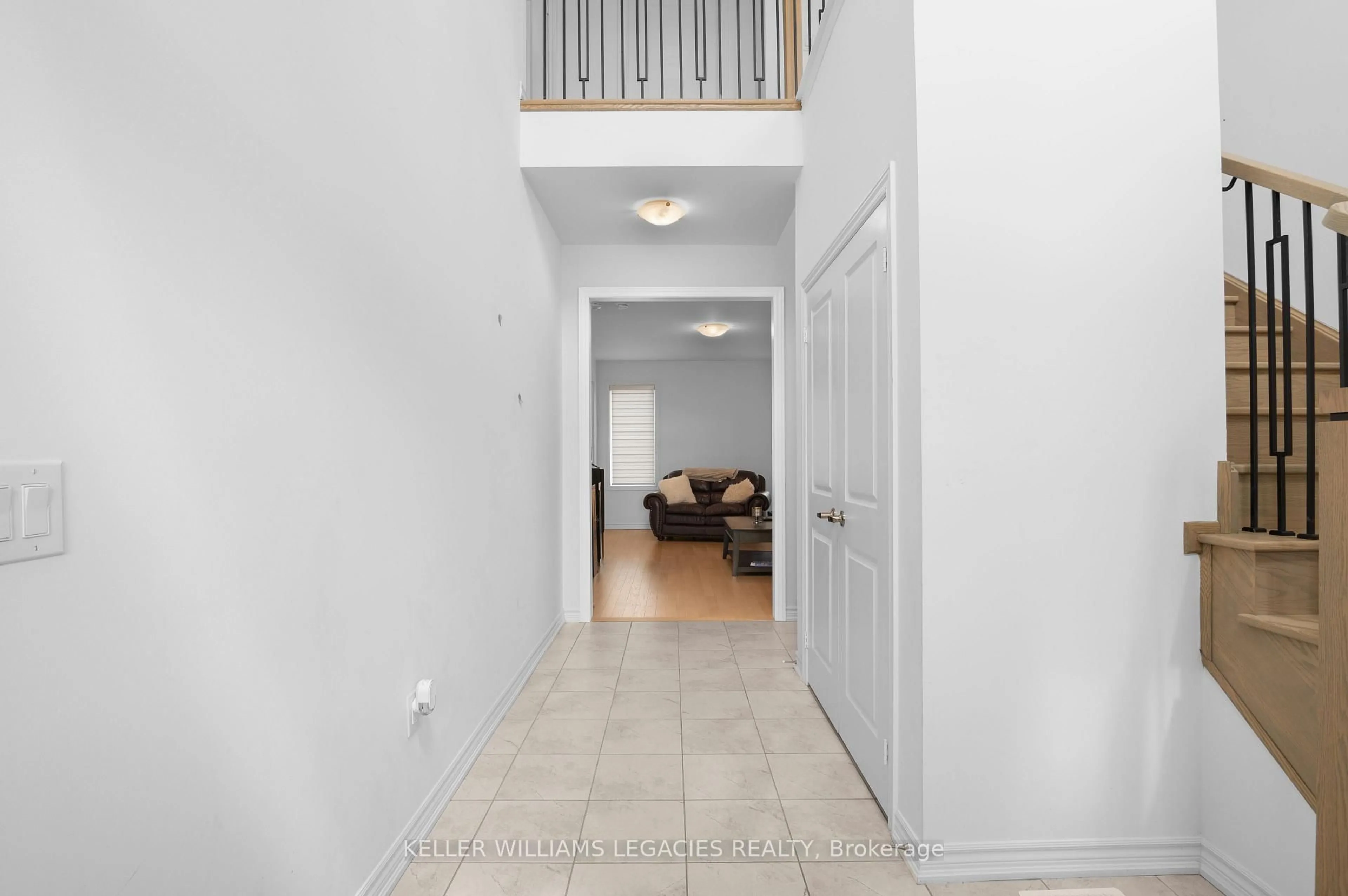 Indoor foyer for 17 Corbett St, Southgate Ontario N0C 1B0