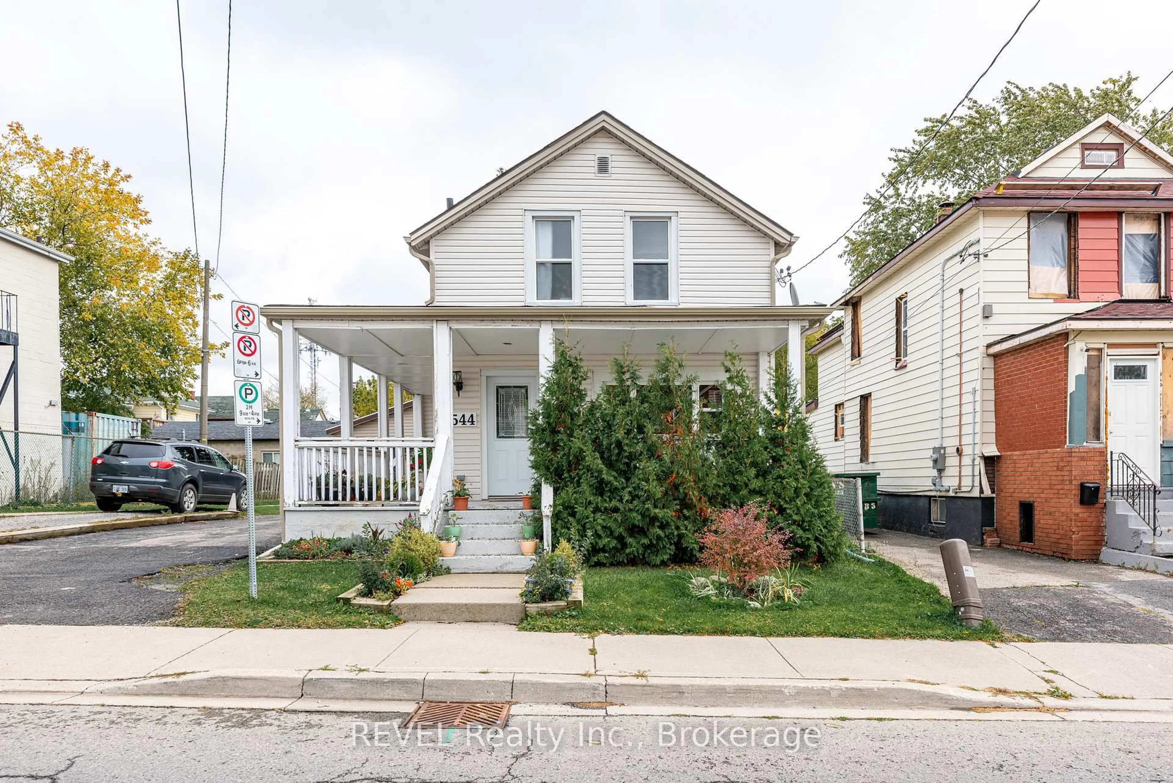 Home with vinyl exterior material, street for 4544 Crysler Ave, Niagara Falls Ontario L2E 3V4