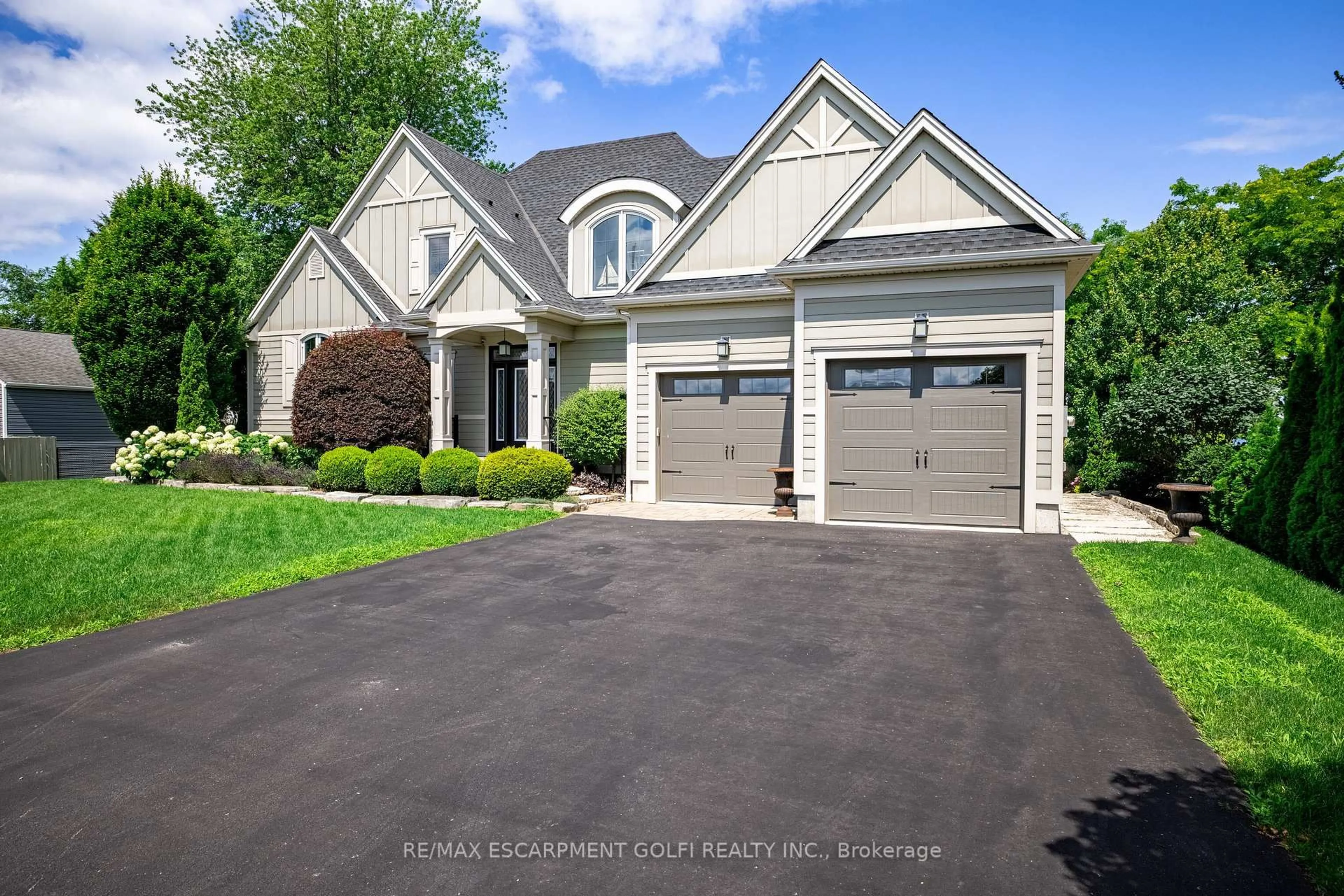 Home with vinyl exterior material, street for 12 Firelane 11A Rd, Niagara-on-the-Lake Ontario L0S 1J0