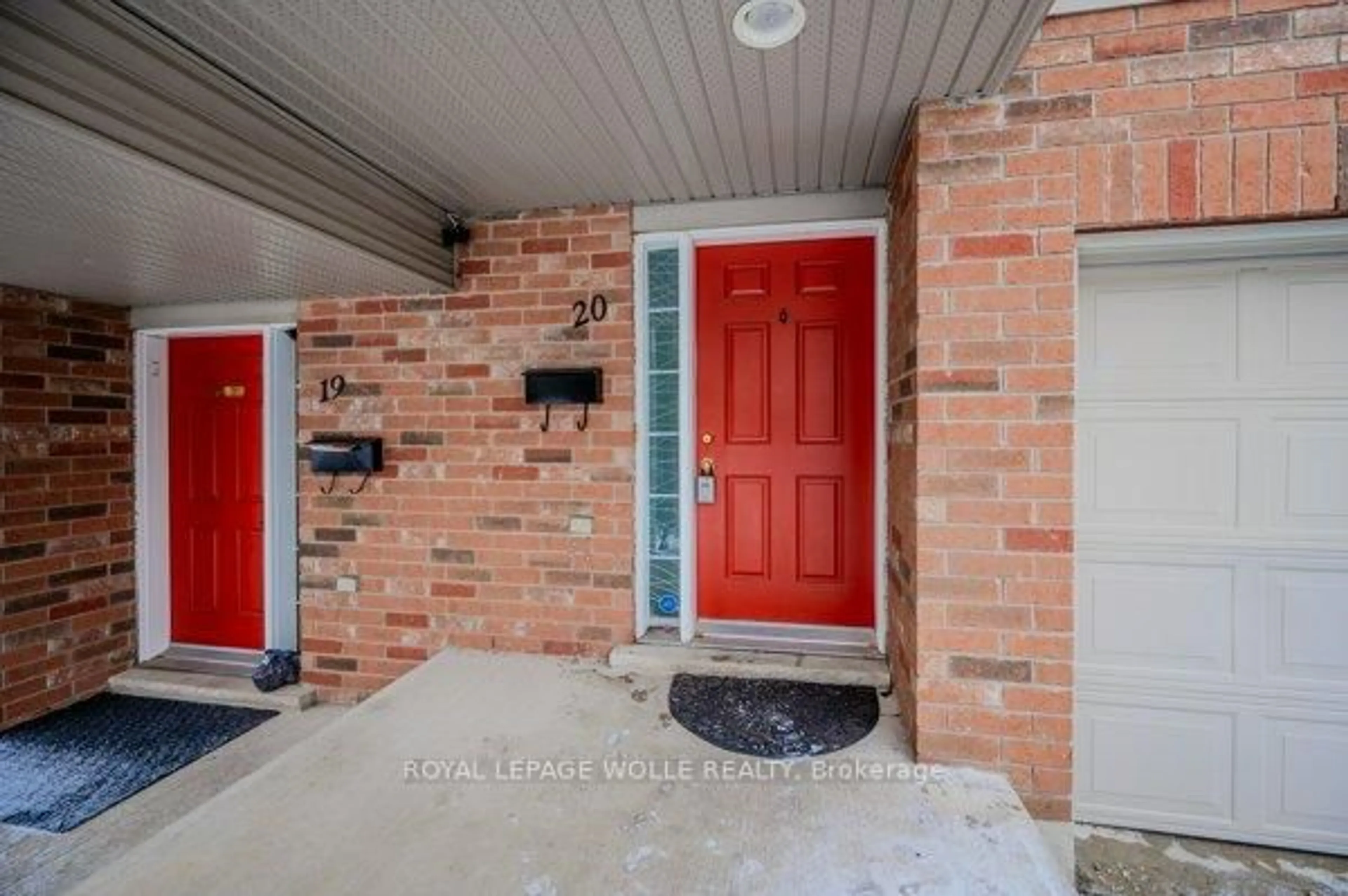 Indoor entryway for 120 Dudhope Ave #20, Cambridge Ontario N1R 4T7