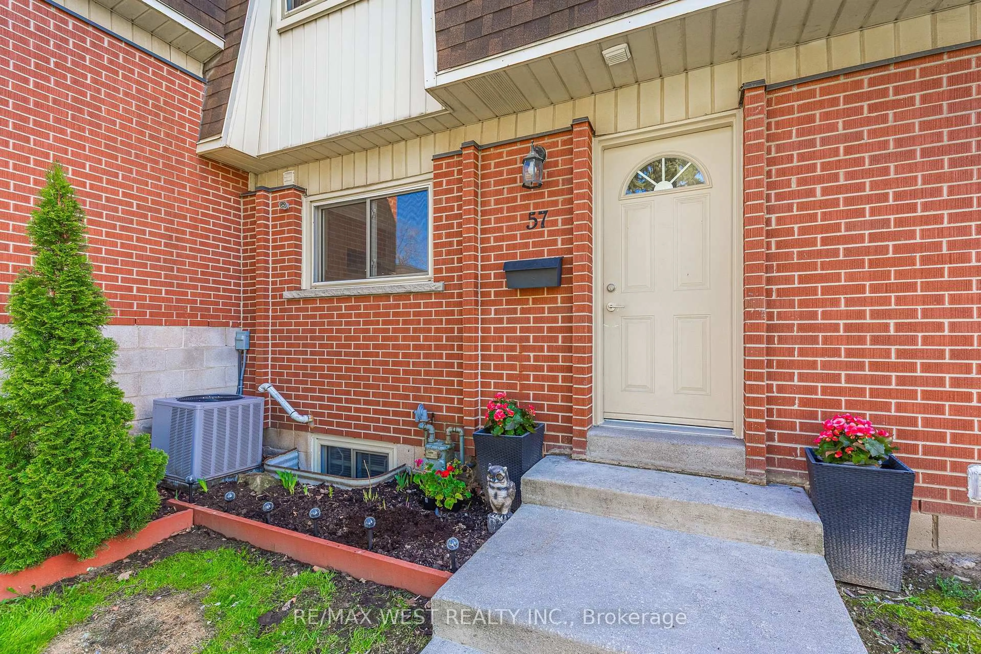 Home with brick exterior material, street for 125 Bonaventure Dr #57, Hamilton Ontario L9C 5Y9