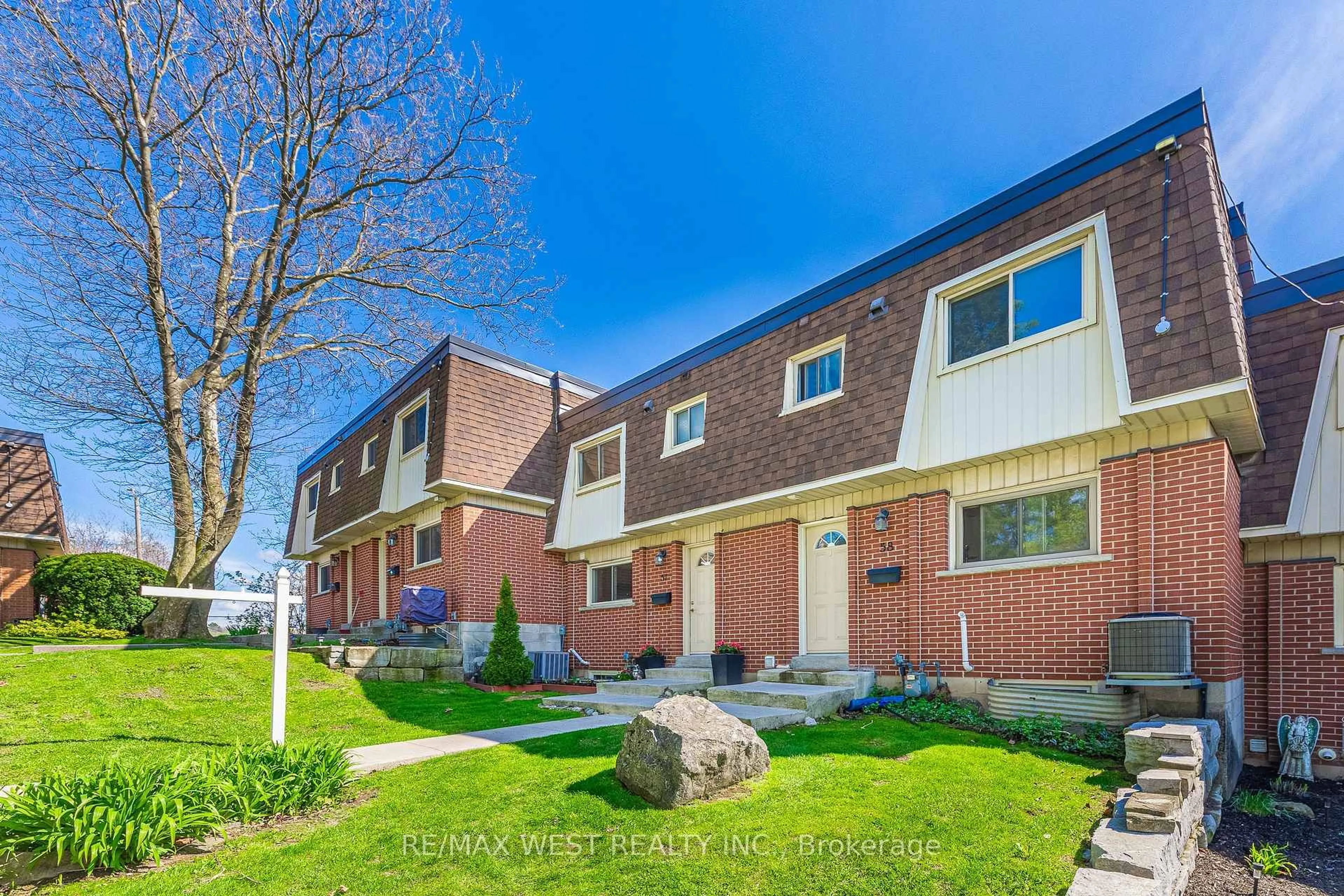 Home with brick exterior material, street for 125 Bonaventure Dr #57, Hamilton Ontario L9C 5Y9