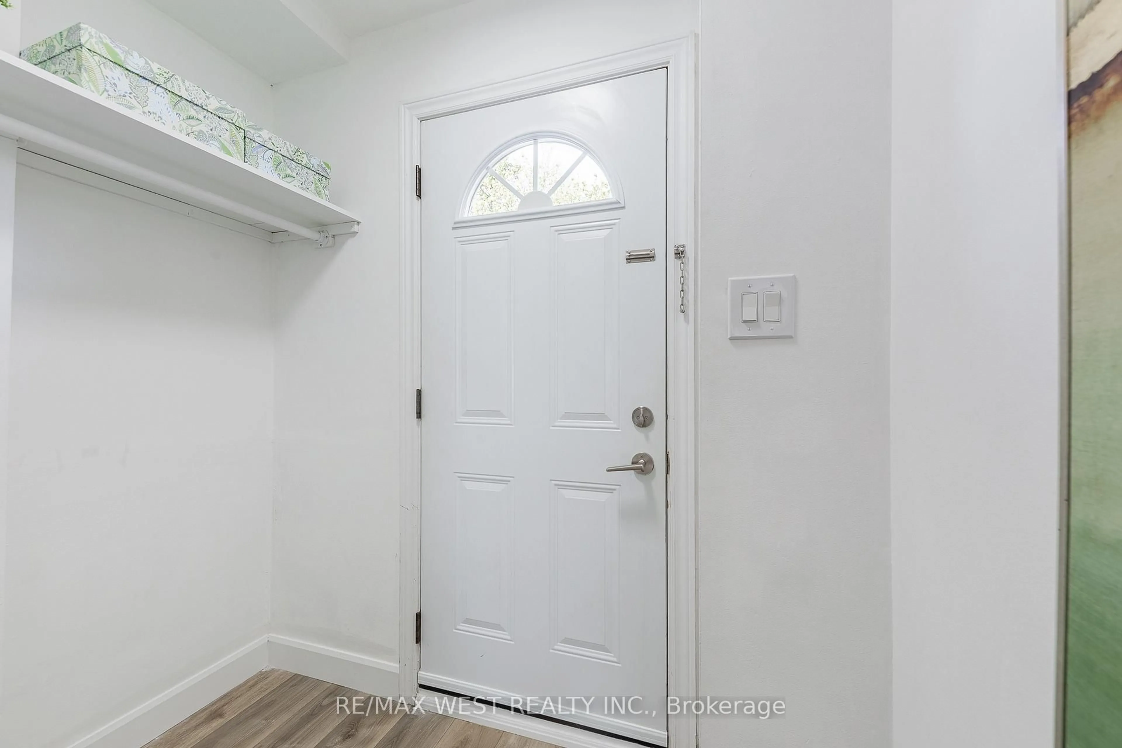 Indoor entryway for 125 Bonaventure Dr #57, Hamilton Ontario L9C 5Y9