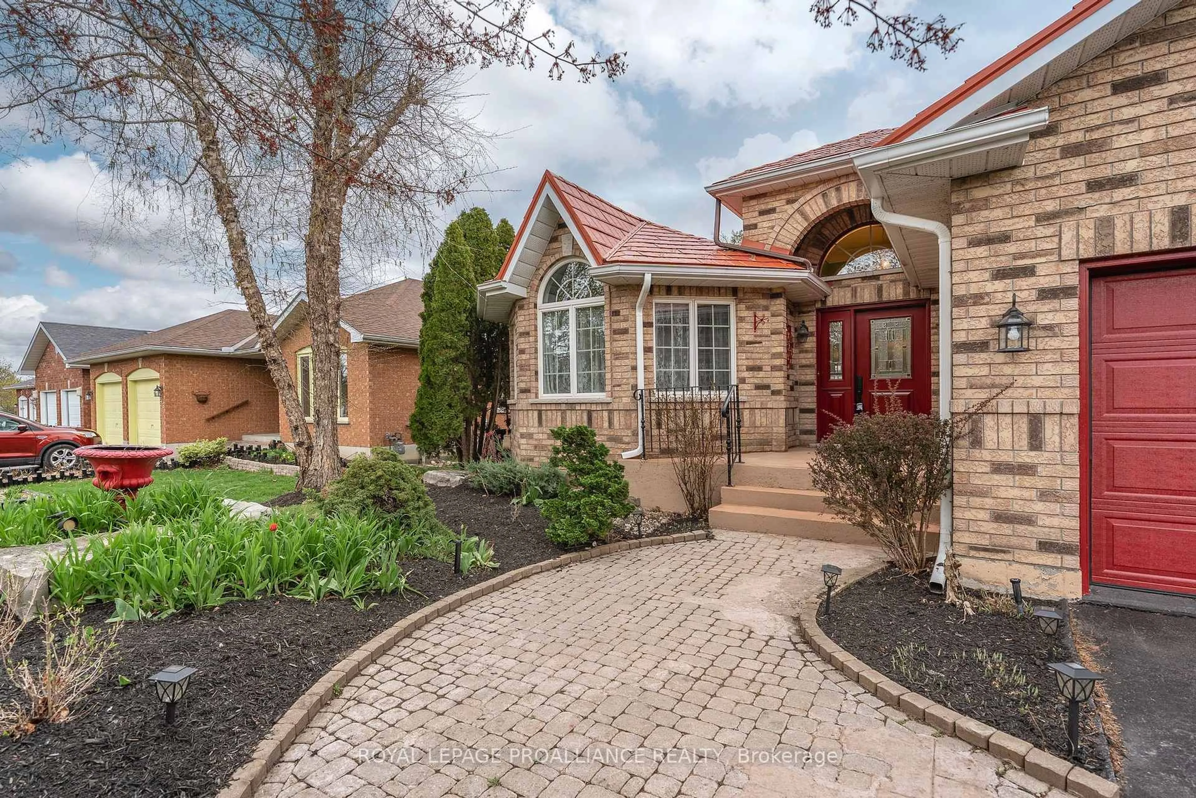Home with brick exterior material, street for 71 Oak Ridge Blvd, Belleville Ontario K8N 5W3