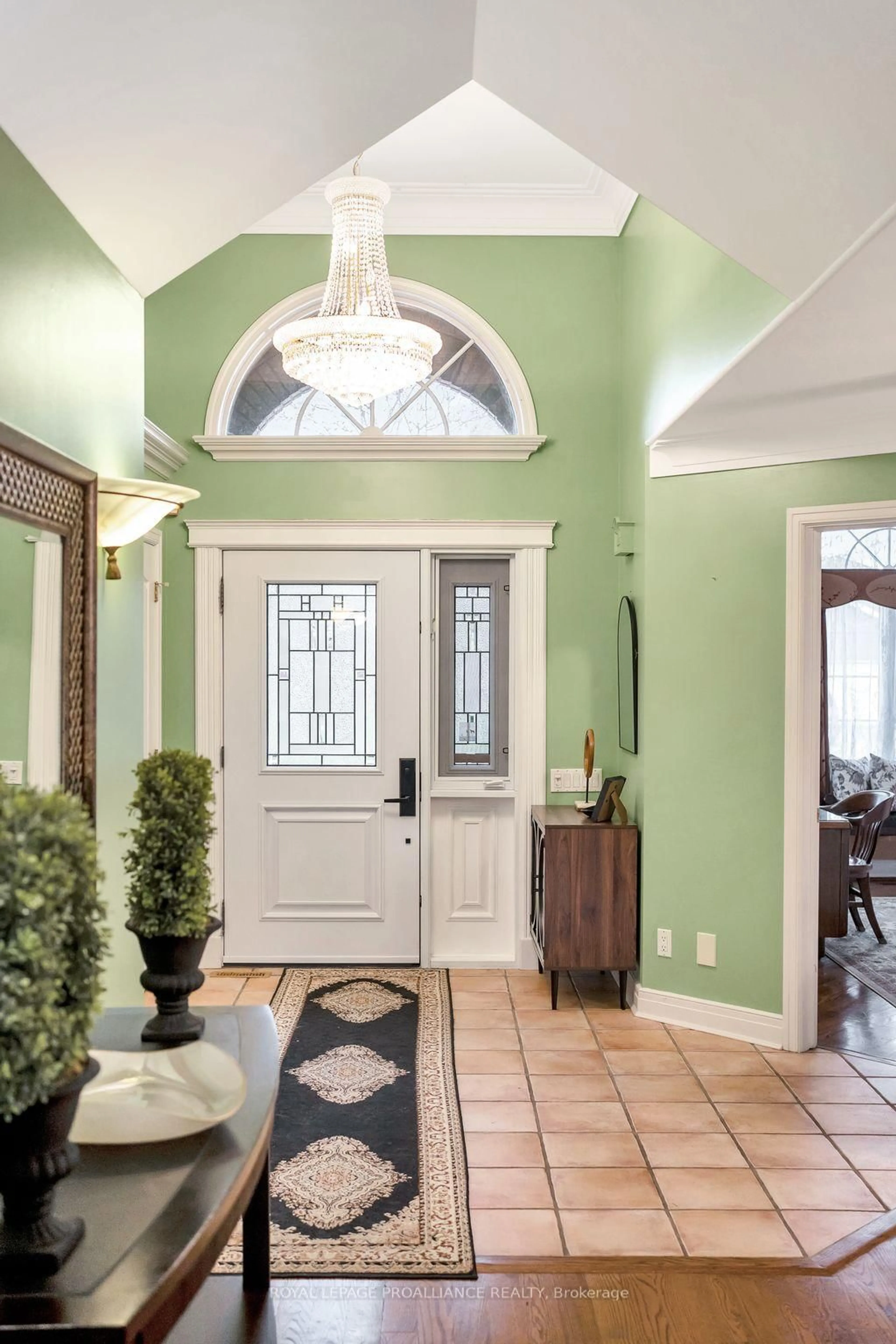 Indoor entryway for 71 Oak Ridge Blvd, Belleville Ontario K8N 5W3