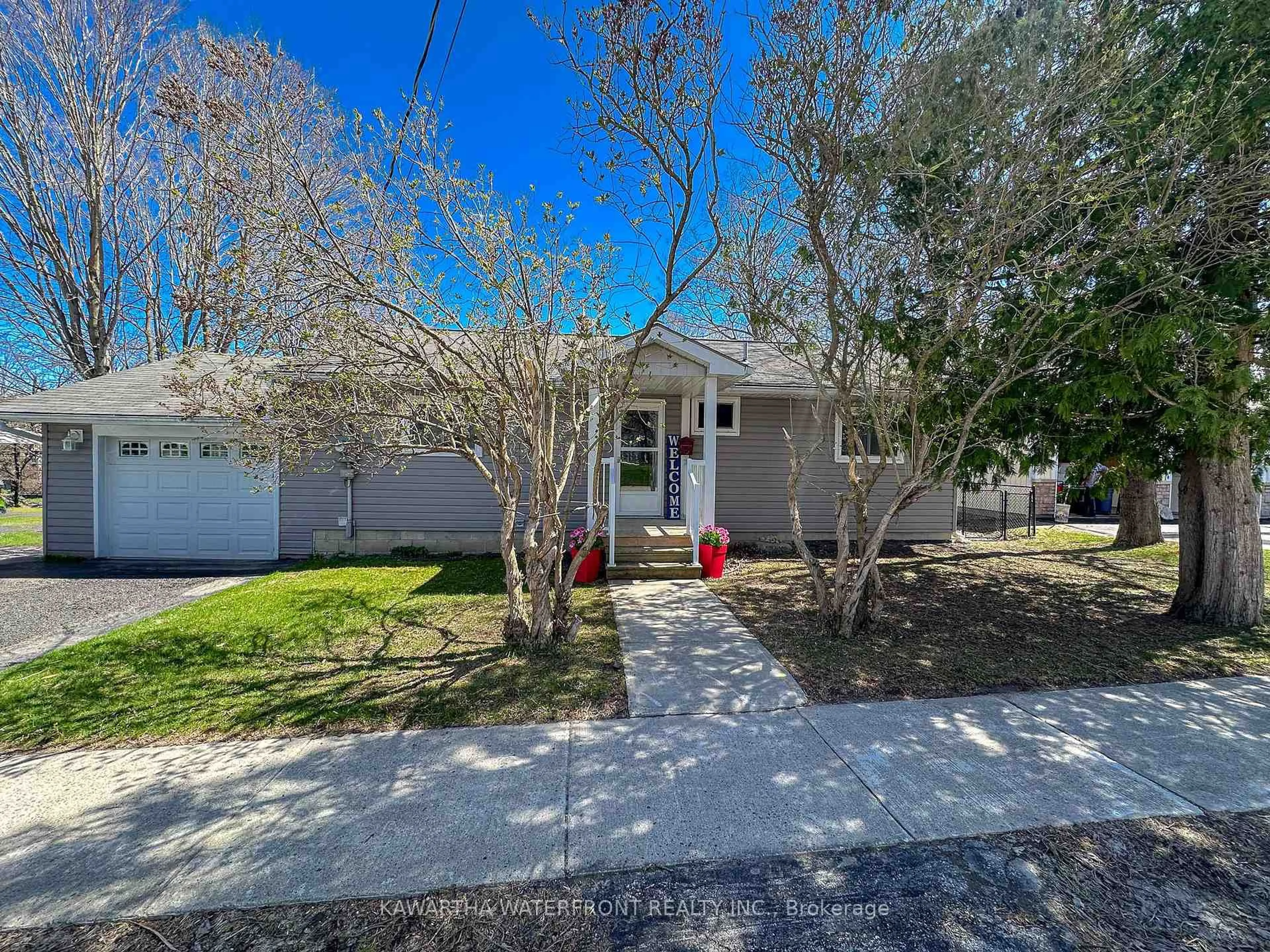 A pic from outside/outdoor area/front of a property/back of a property/a pic from drone, street for 47 North Water St, Kawartha Lakes Ontario K0M 1K0