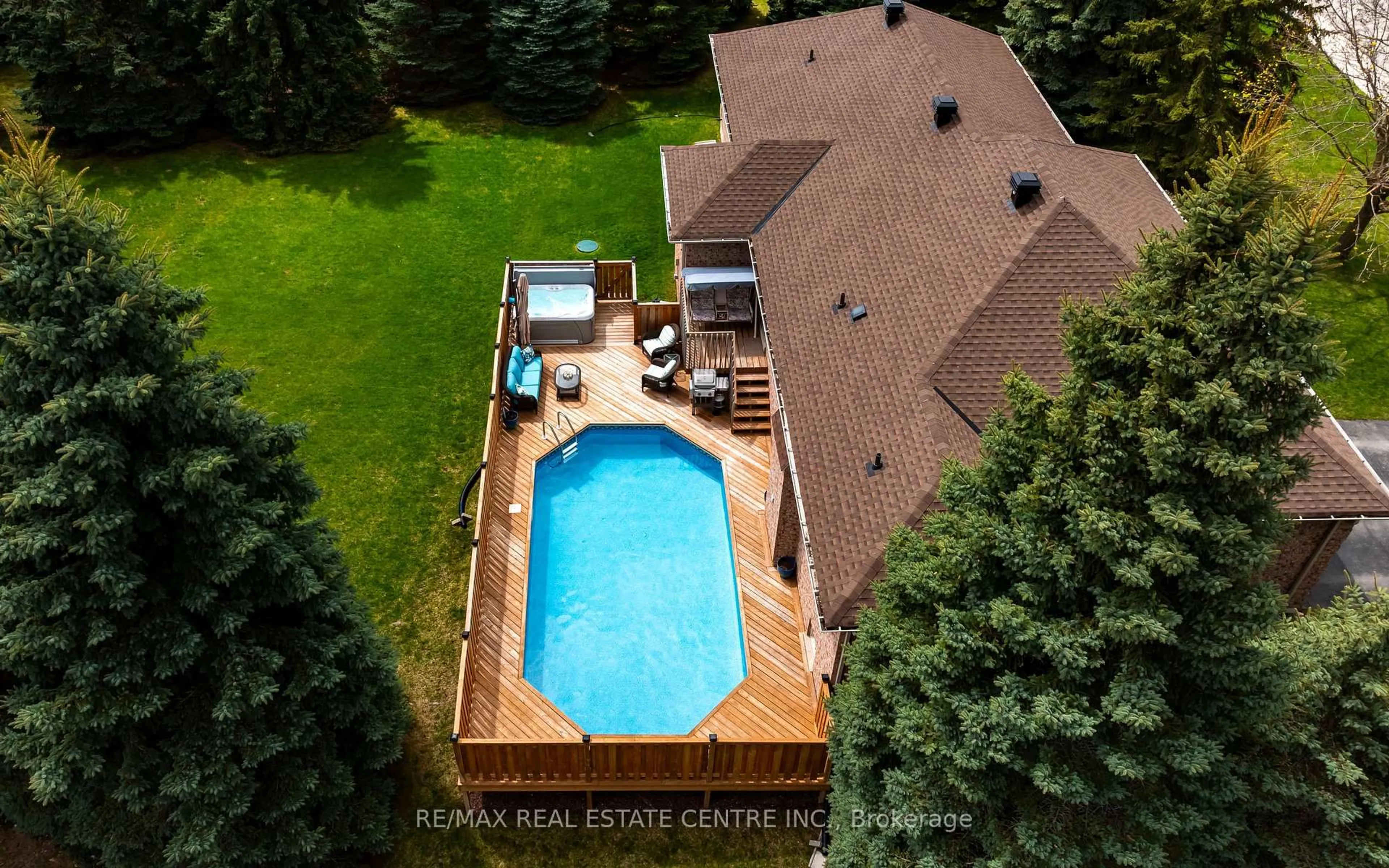 A pic from outside/outdoor area/front of a property/back of a property/a pic from drone, water/lake/river/ocean view for 37 Riverside Dr, Mono Ontario L9W 6L5