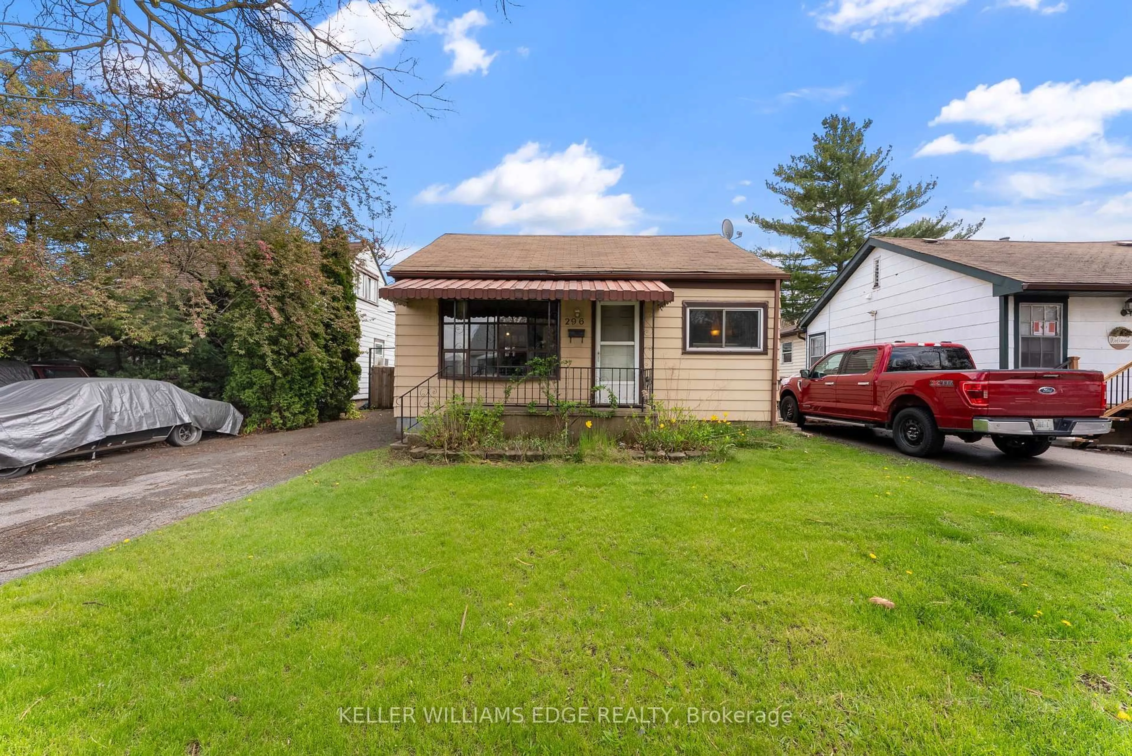 A pic from outside/outdoor area/front of a property/back of a property/a pic from drone, street for 296 Ivon Ave, Hamilton Ontario L8H 5T2