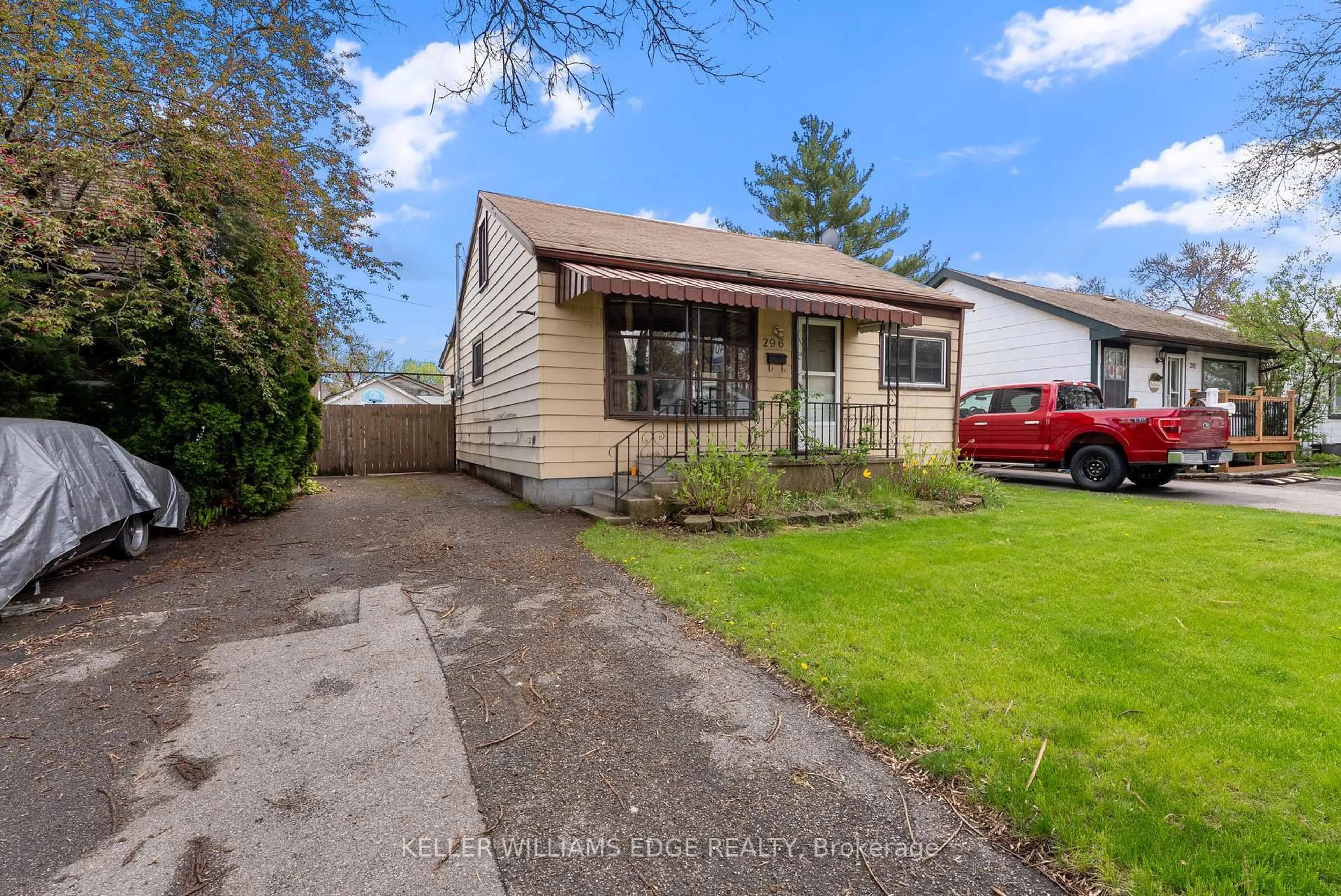 A pic from outside/outdoor area/front of a property/back of a property/a pic from drone, street for 296 Ivon Ave, Hamilton Ontario L8H 5T2