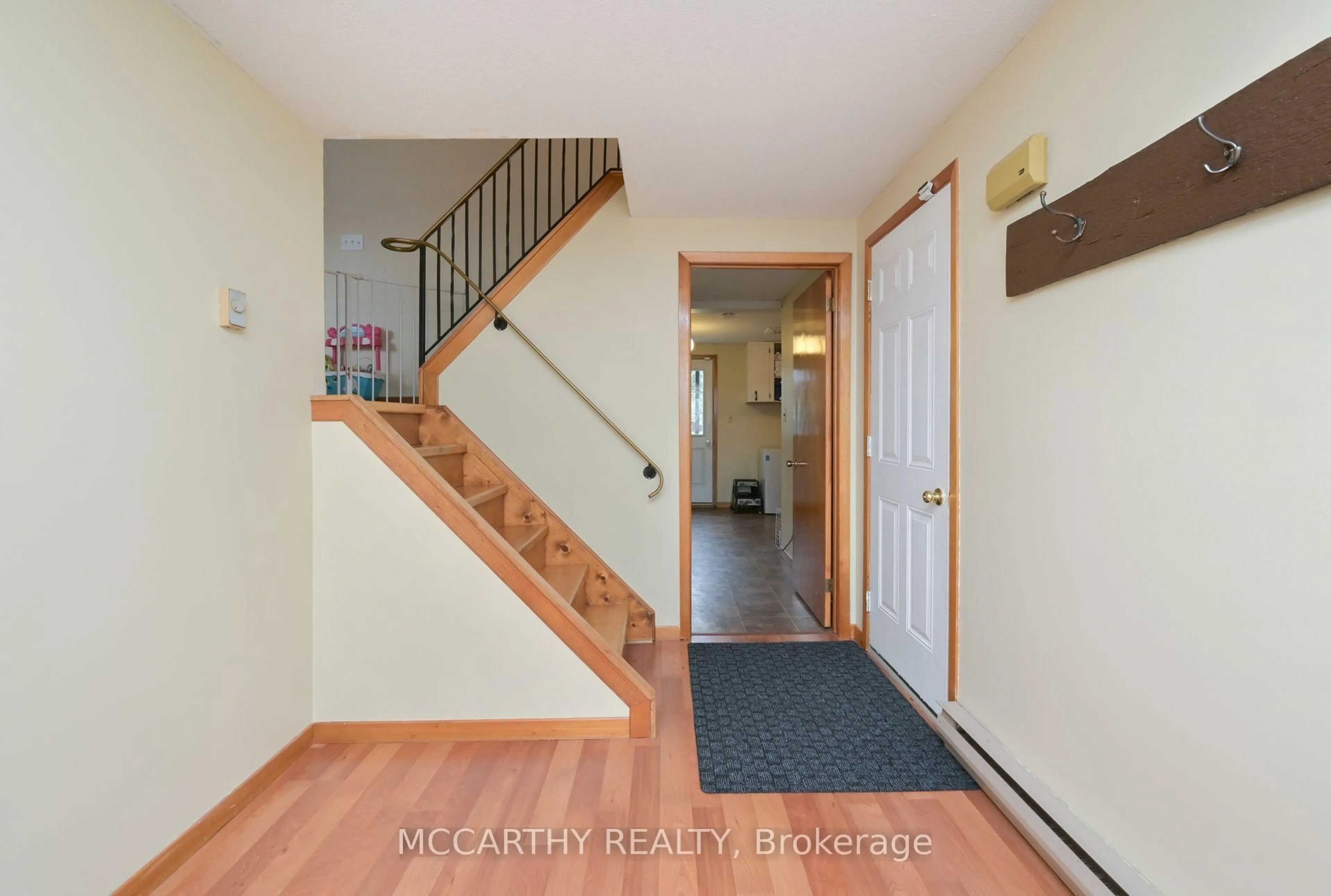 Indoor entryway for 130 Franklyn St, Shelburne Ontario L9V 2Y3