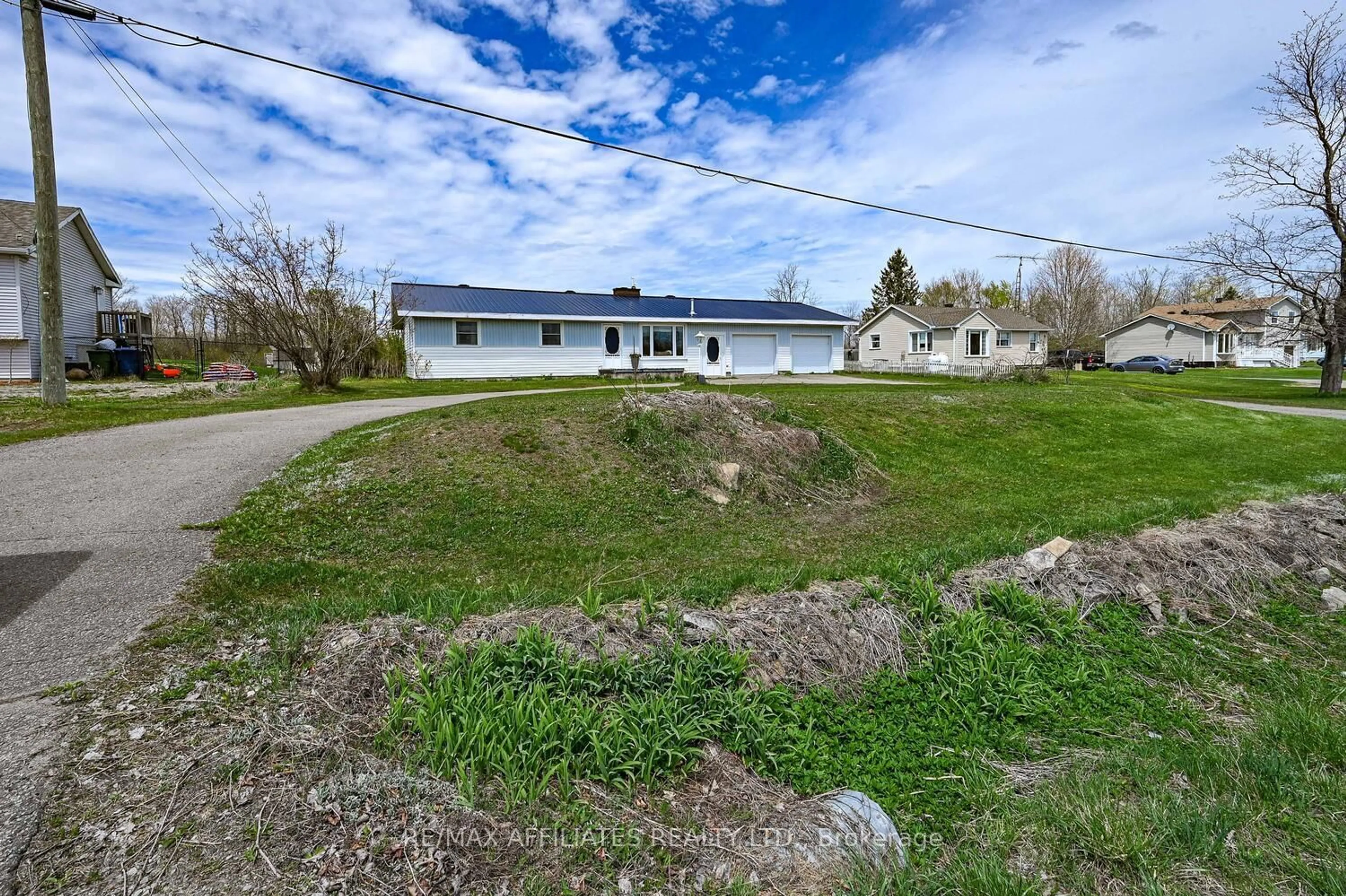 A pic from outside/outdoor area/front of a property/back of a property/a pic from drone, building for 460 Highway 15 Rd, Rideau Lakes Ontario K7A 5B8