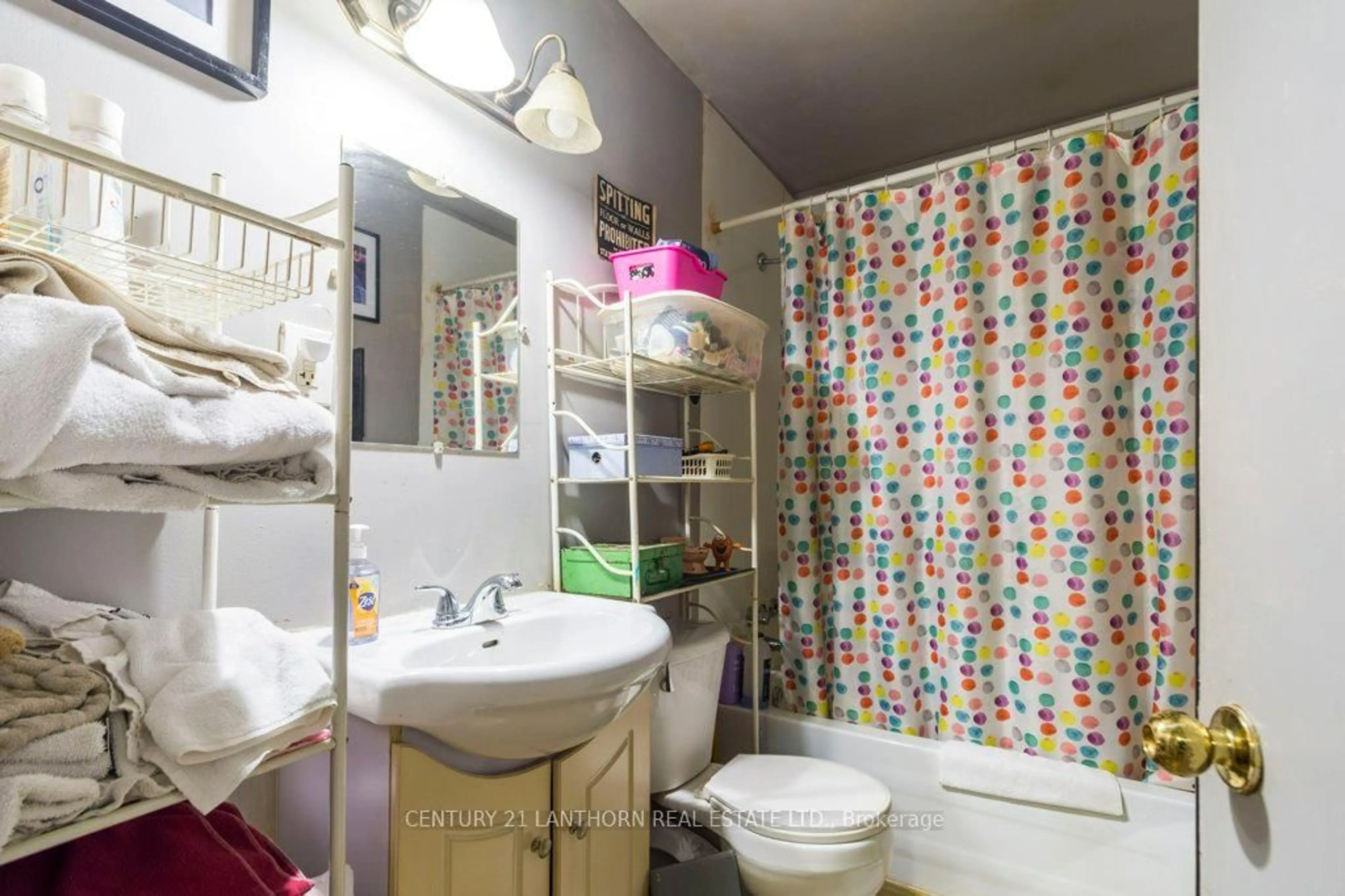 Standard bathroom, ceramic/tile floor for 87-89 Scott Ave, Hastings Ontario K0K 2C0