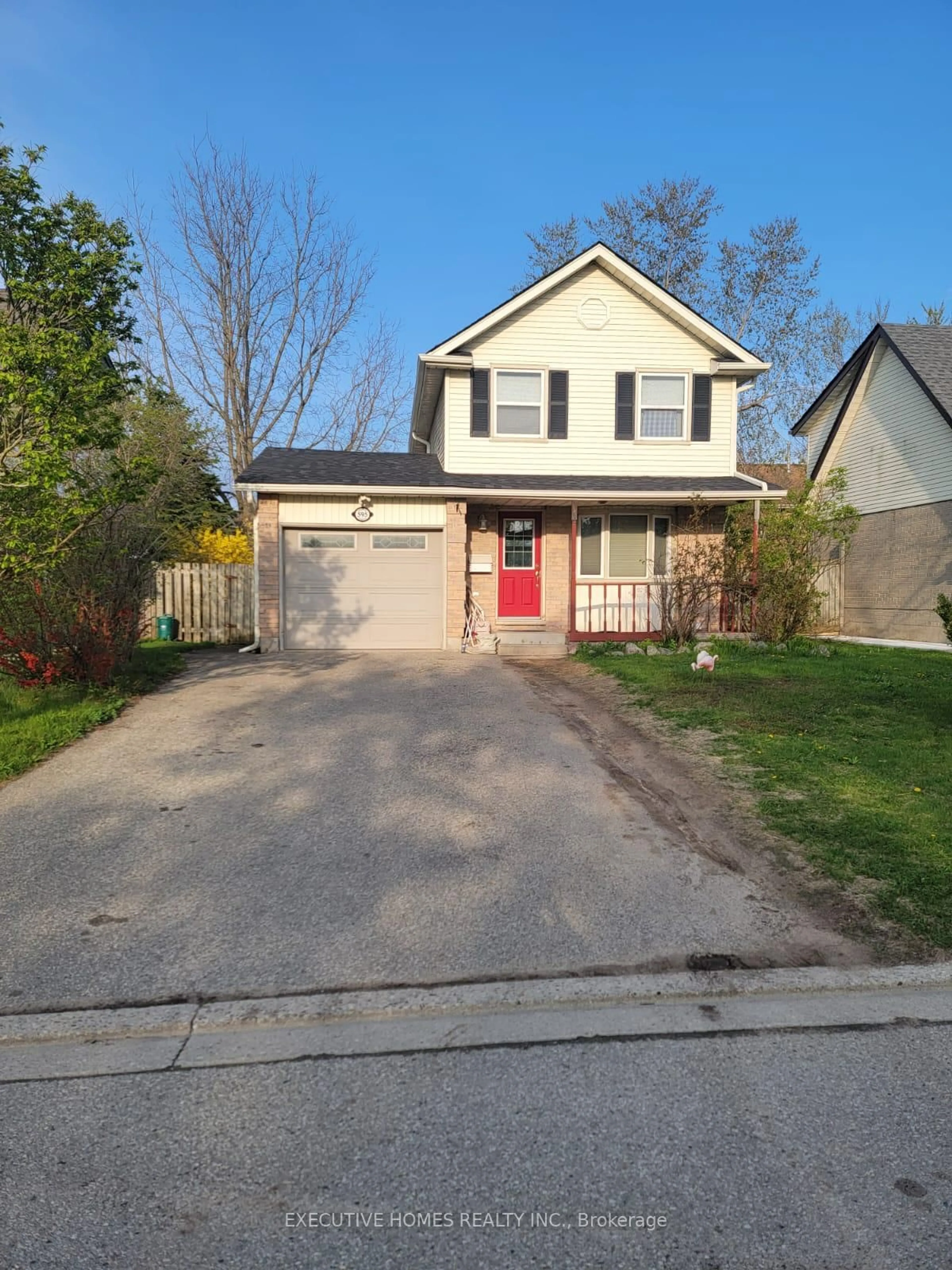 Home with vinyl exterior material, street for 595 Preston Pkwy, Cambridge Ontario N3H 5J9