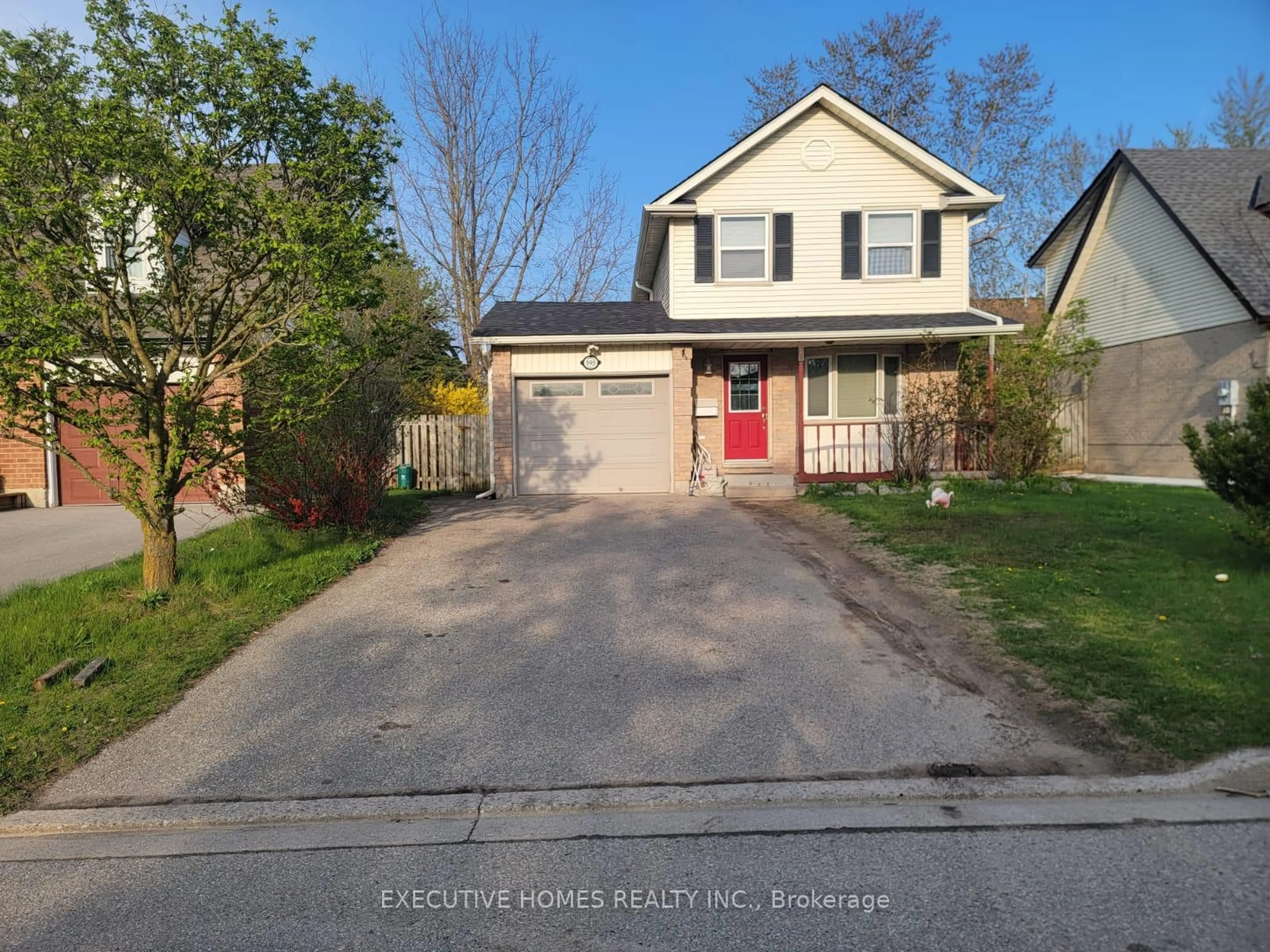 A pic from outside/outdoor area/front of a property/back of a property/a pic from drone, street for 595 Preston Pkwy, Cambridge Ontario N3H 5J9