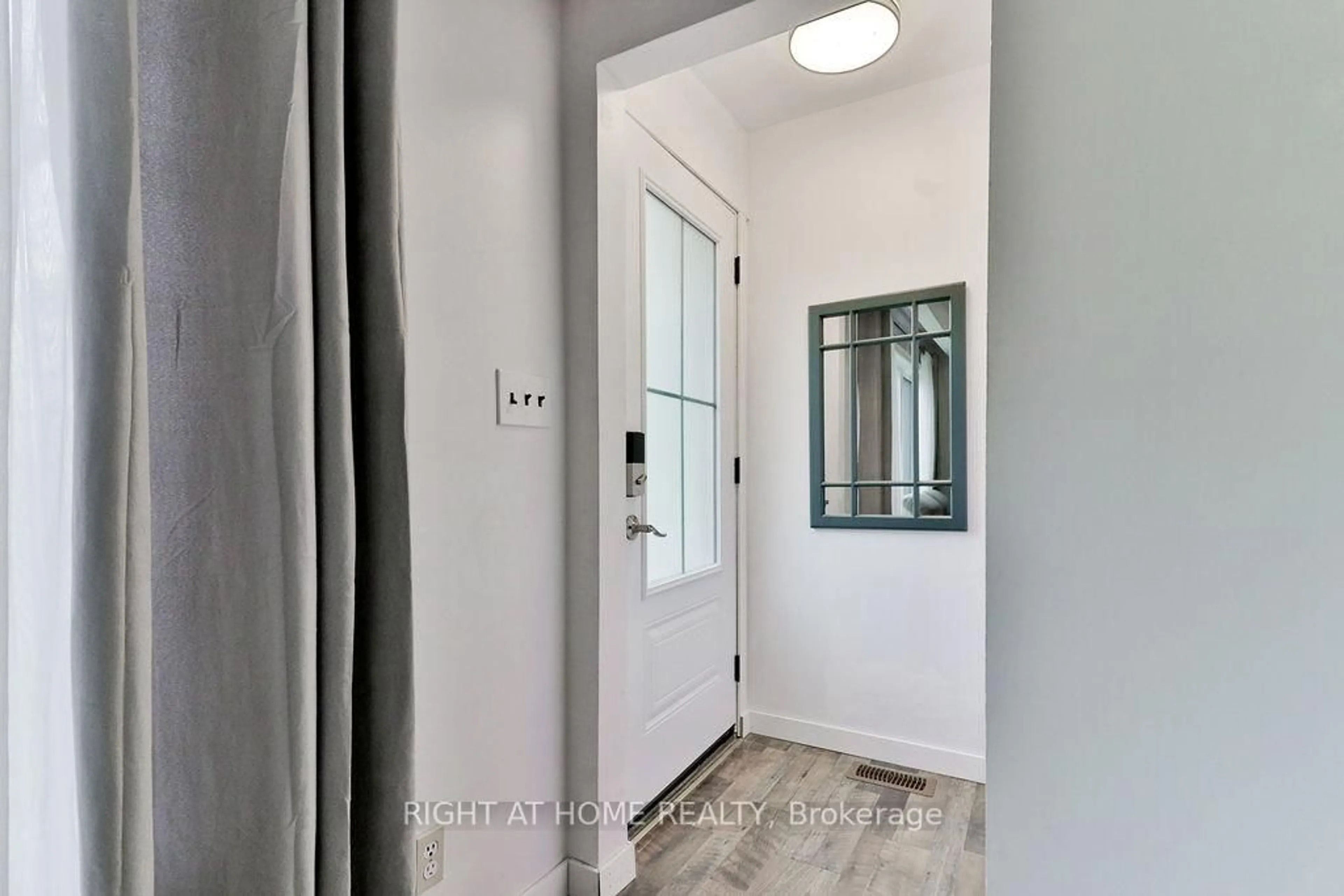 Indoor entryway for 5 Prince Paul Cres, St. Catharines Ontario L2N 3A8