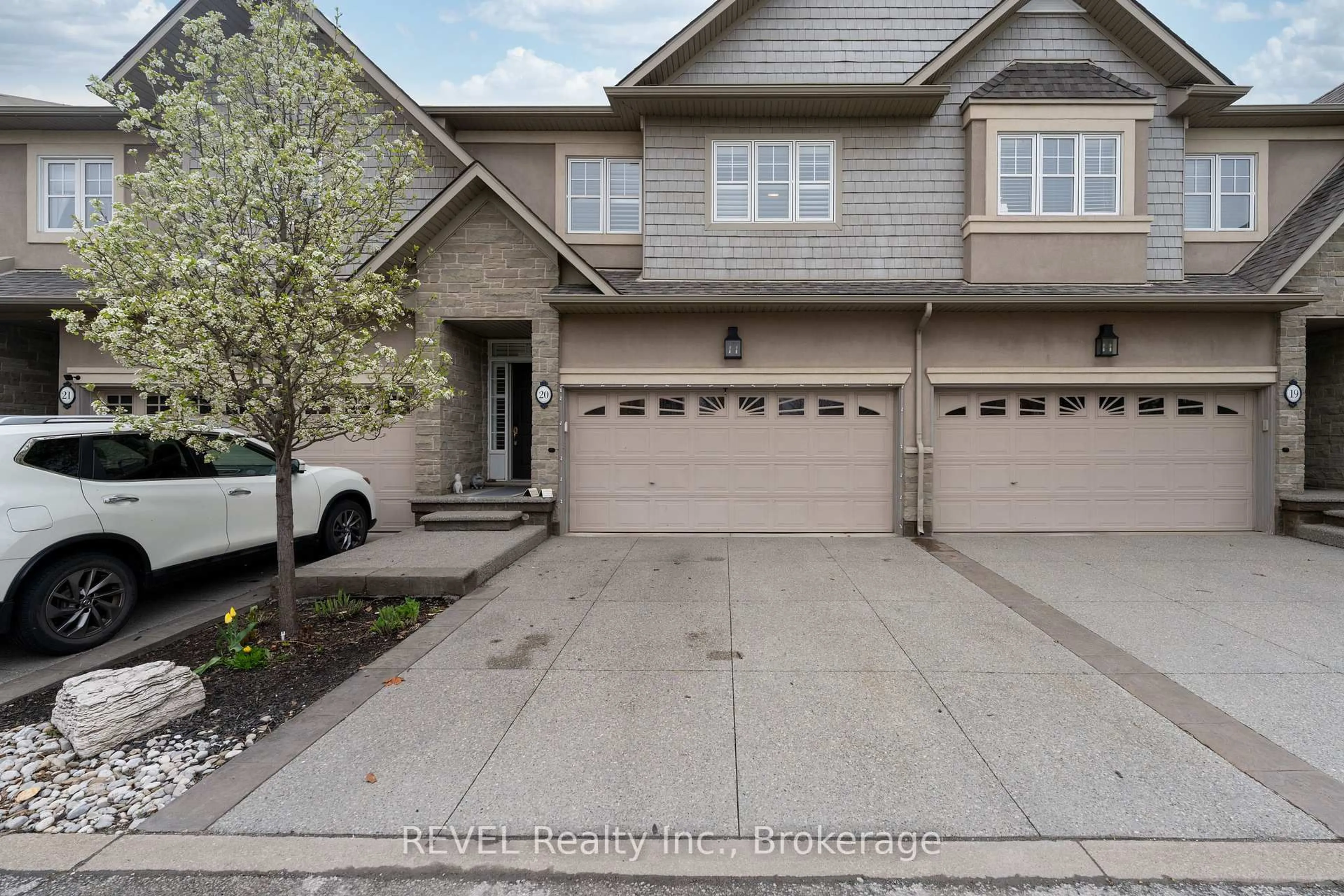 Unknown for 31 Sunvale Pl #20, Hamilton Ontario L8E 4Z6